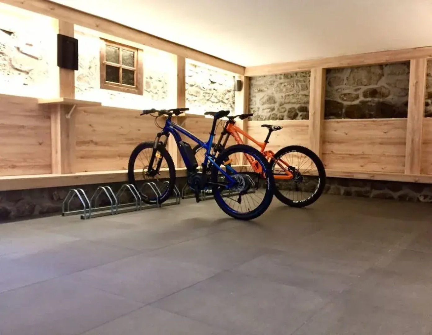 Chalet Le Rouge Morzine - By EMERALD