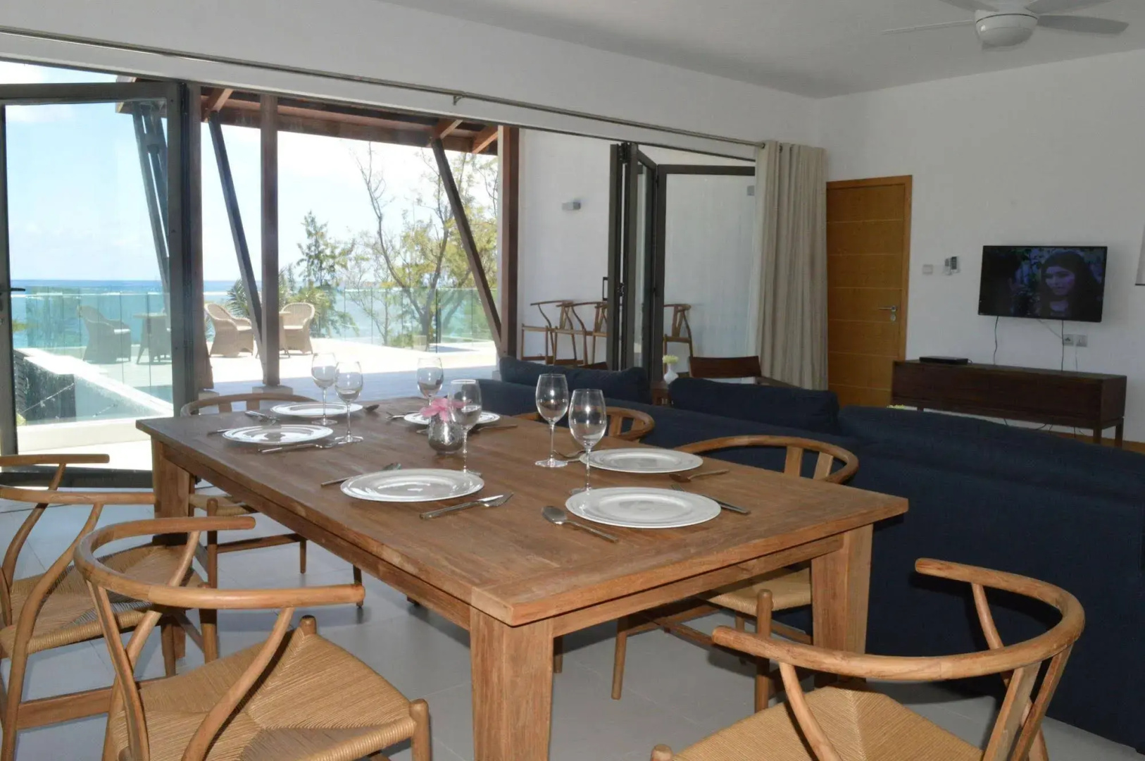 Rose Des Sables Beachfront Apartments