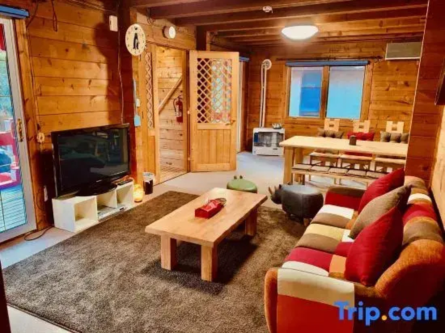 Tomy's Log House - Need Car