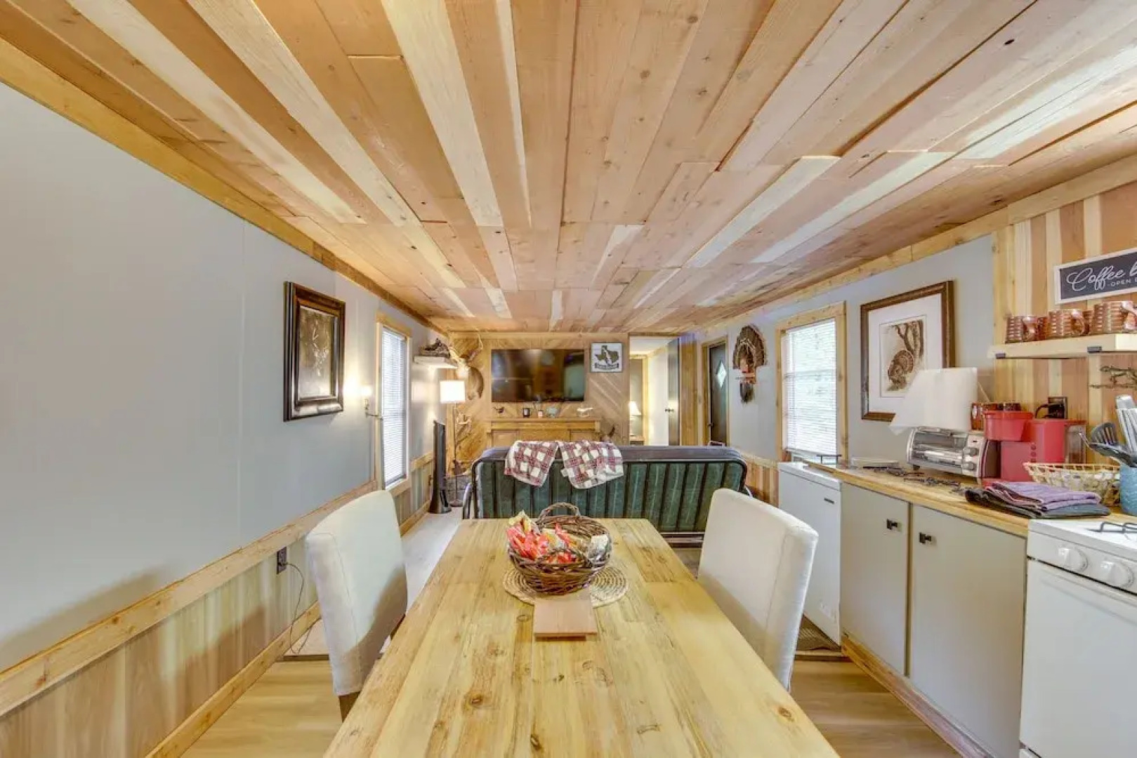 Hemphill Home w/ Community Perks < 1 Mi to Water!