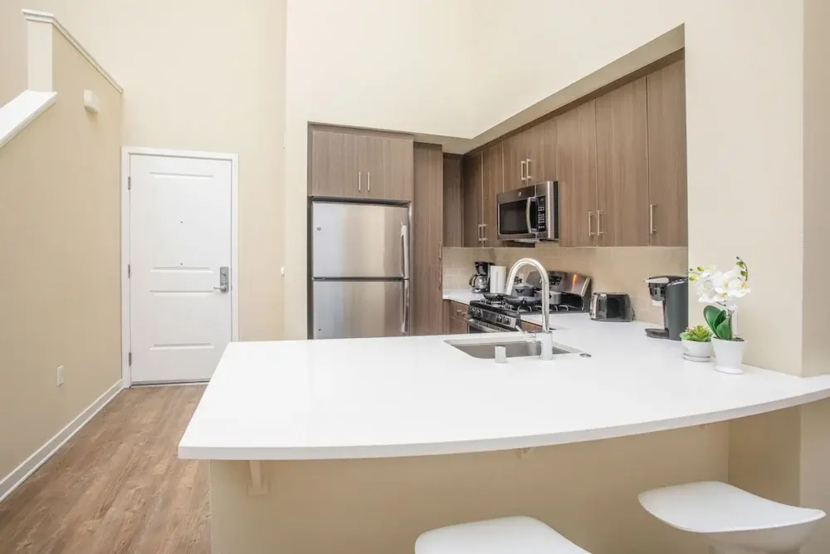 Irvine Deluxe Design Suites by A