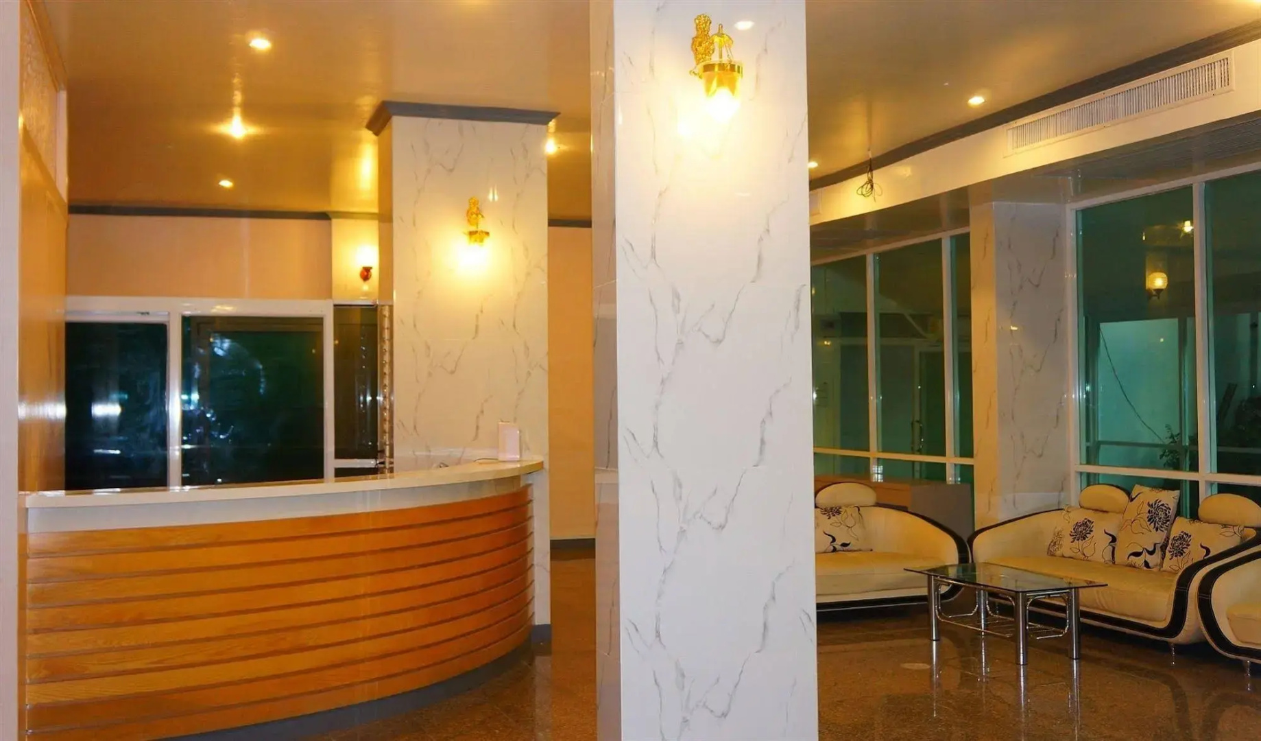 J TWO S Pratunam Hotel