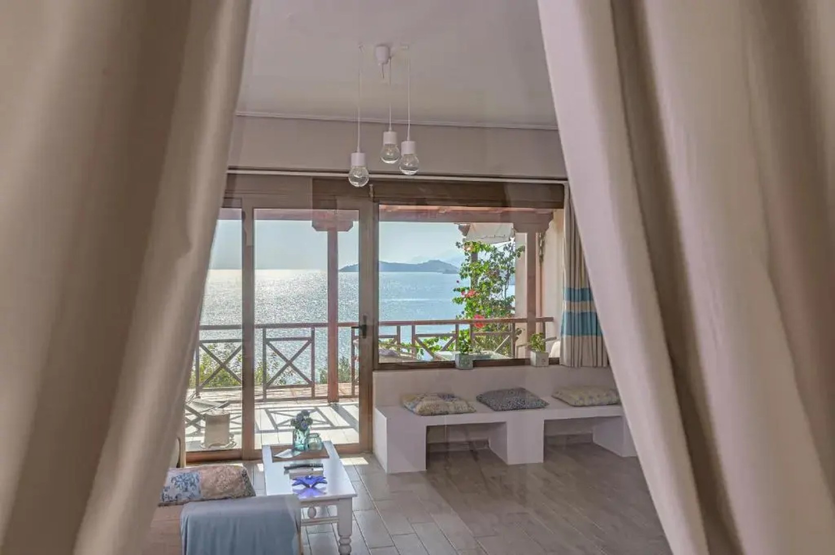 Paralio Astros Beachfront Suites