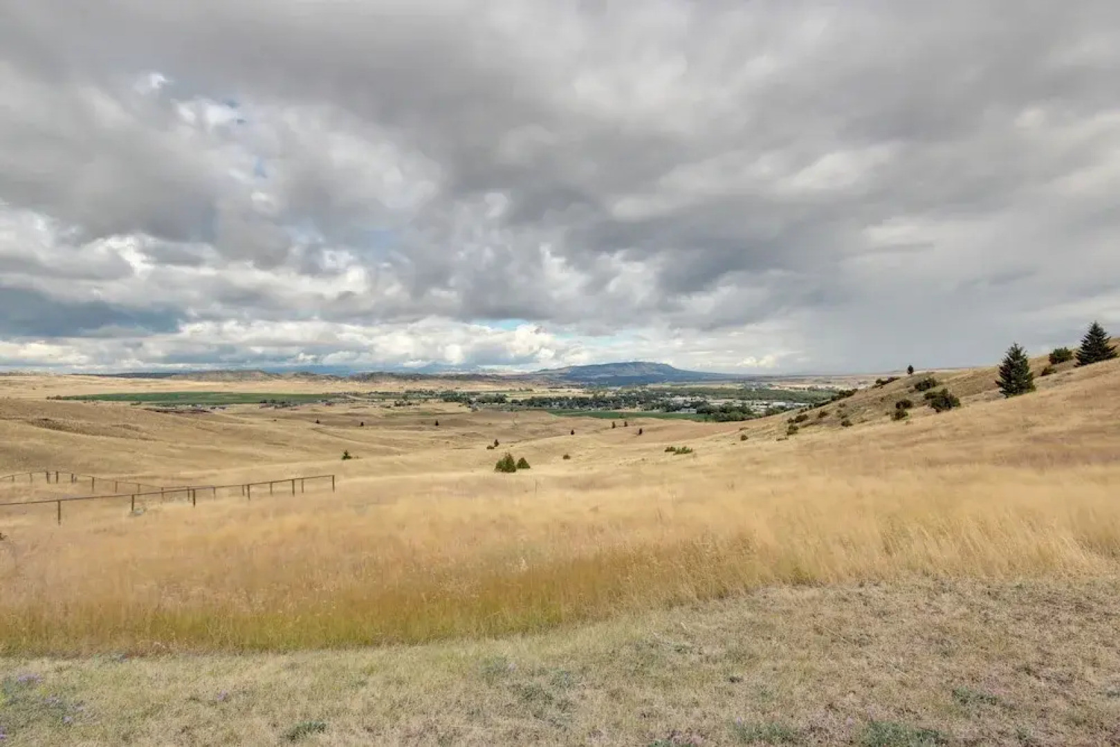 Yellowstone Country Retreat: Stunning Views!