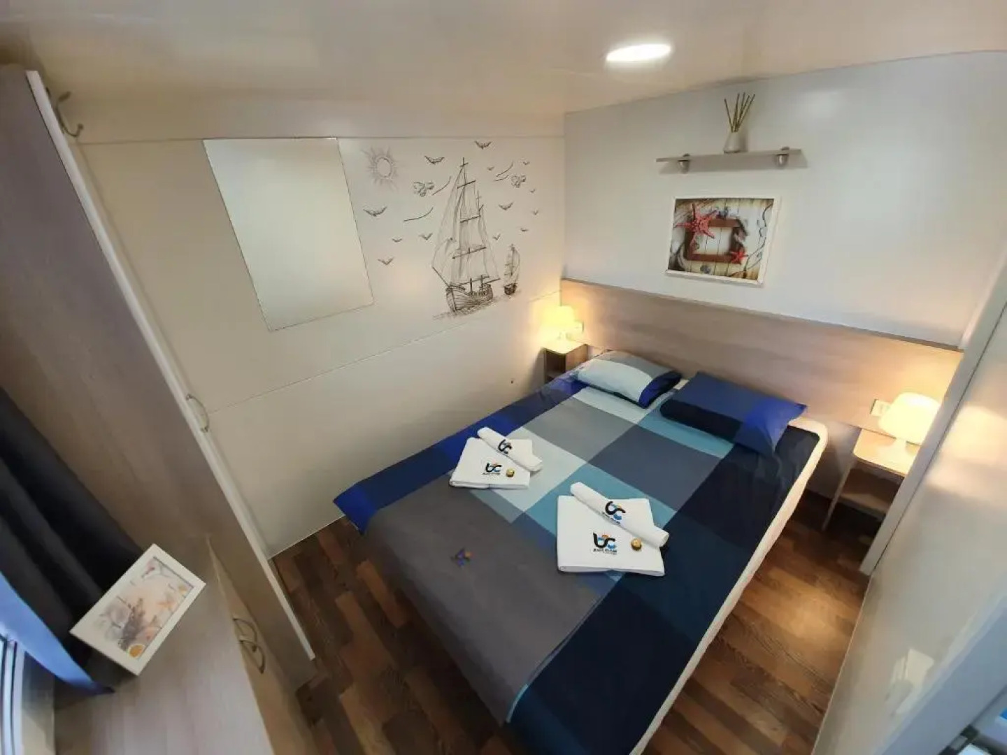 Mobile Home Blue Class B4