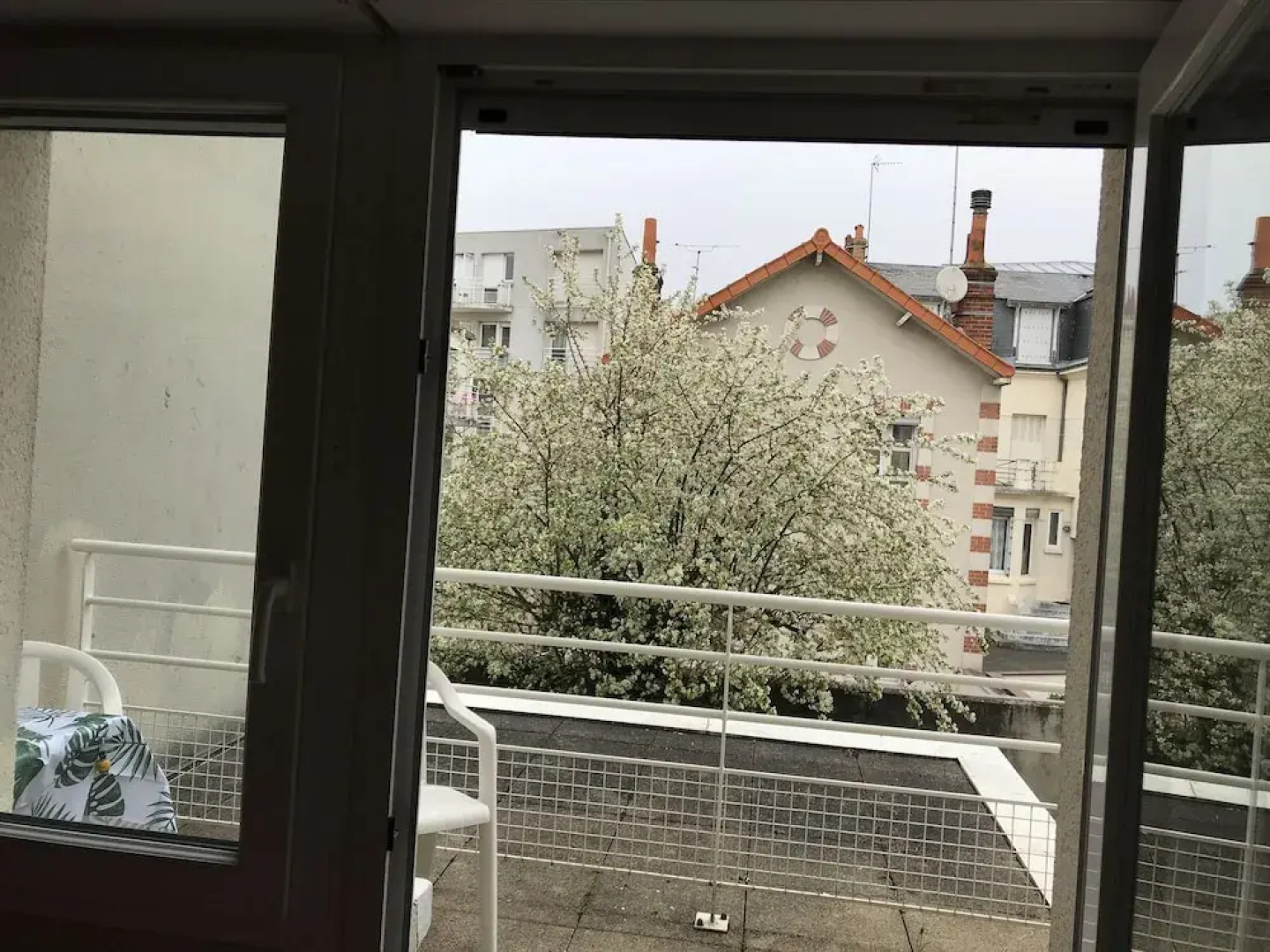 Studio calme proche gare avec parking