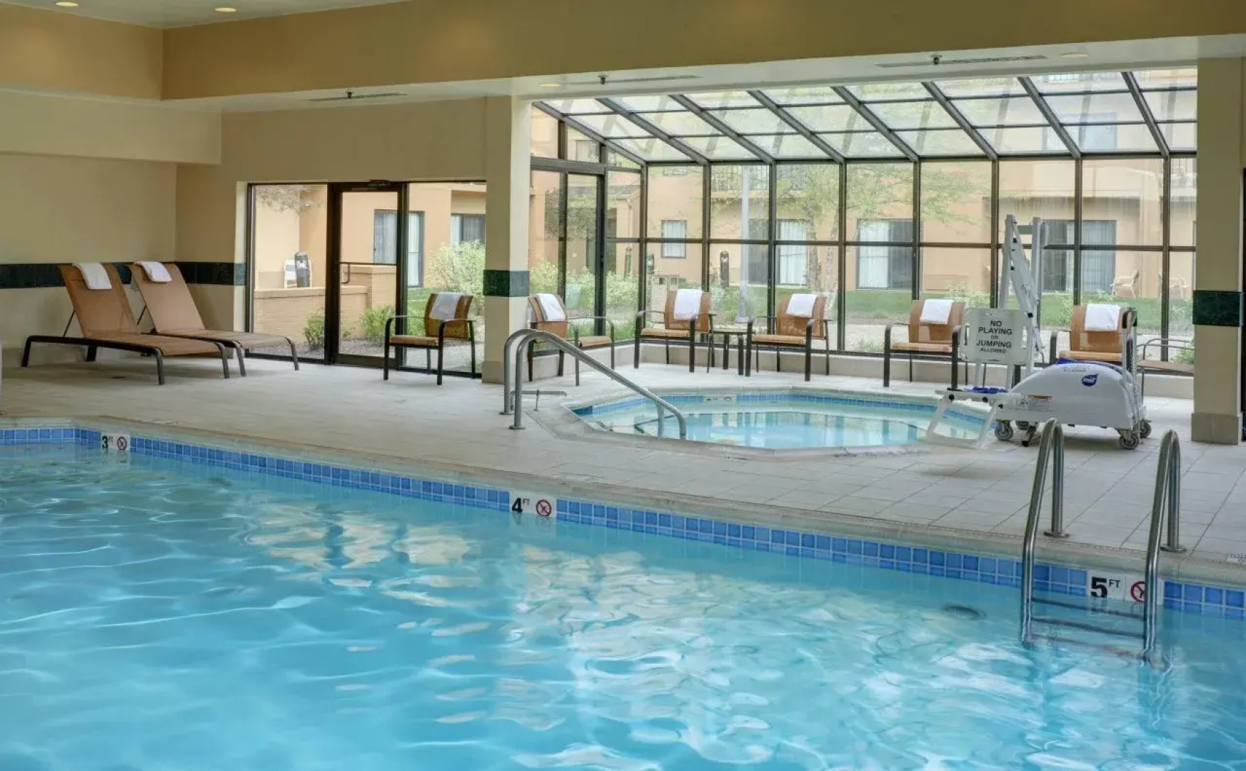 Courtyard by Marriott Indianapolis Airport
