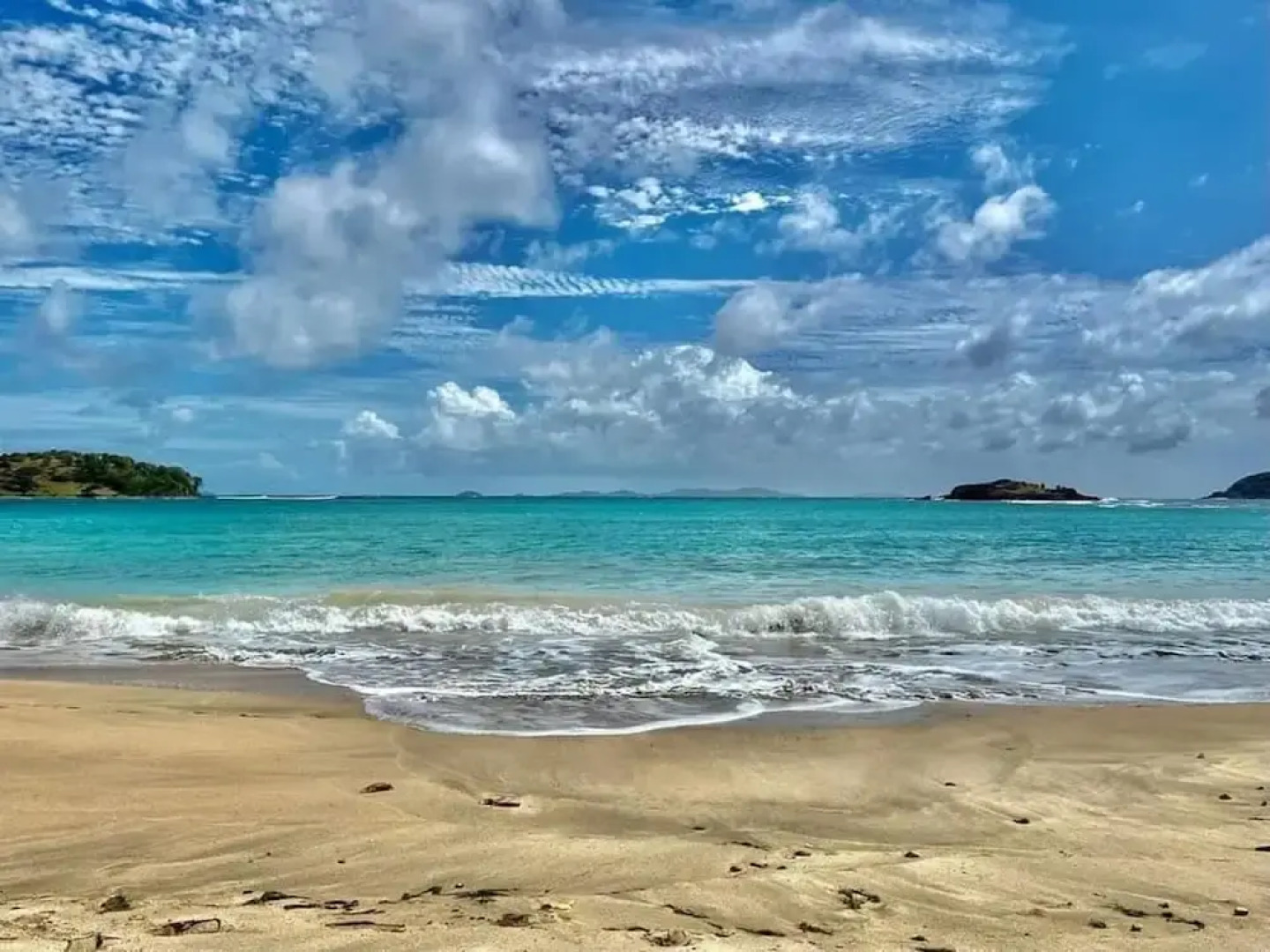 Stunning 3 Bed Villa, Balcony & Sea View