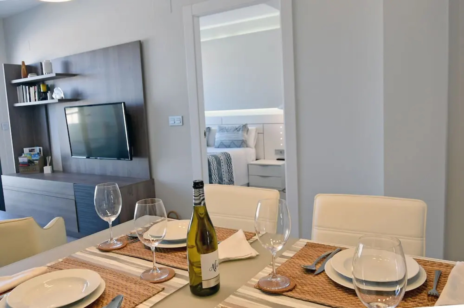 Luxury Apartment on the Beach with Pool 6