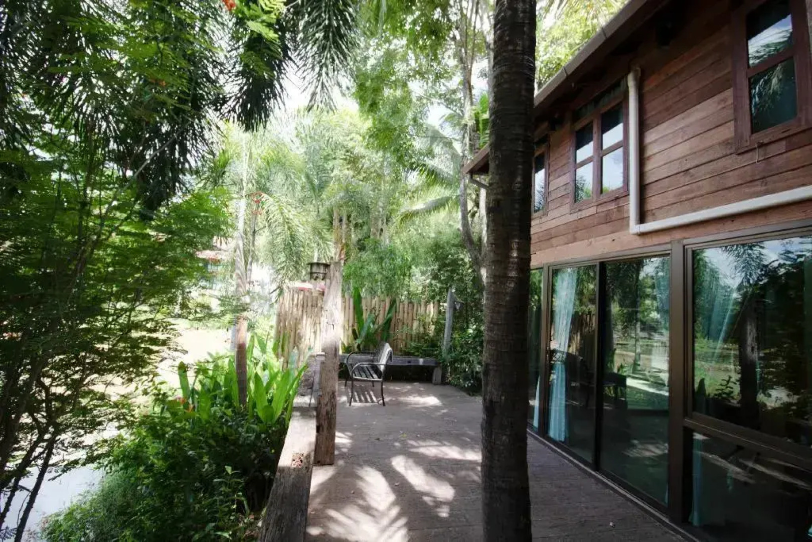 Royal Train Garden Resort By Zuzu