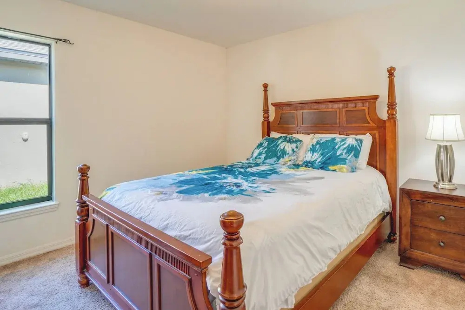 Tavares Retreat w/ Covered Patio & Private Yard