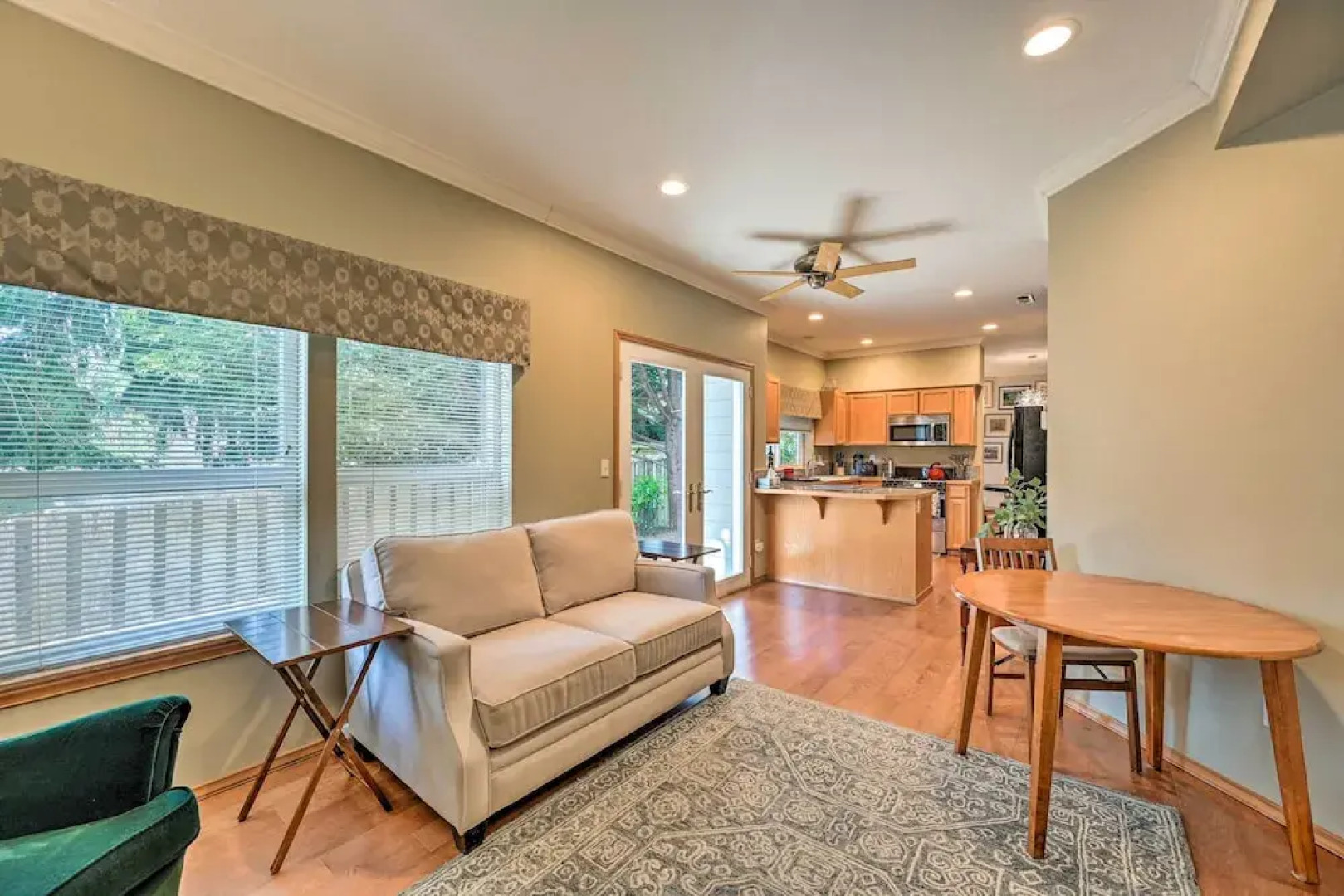 Welcoming Edmonds Vacation Rental w/ Fireplace!