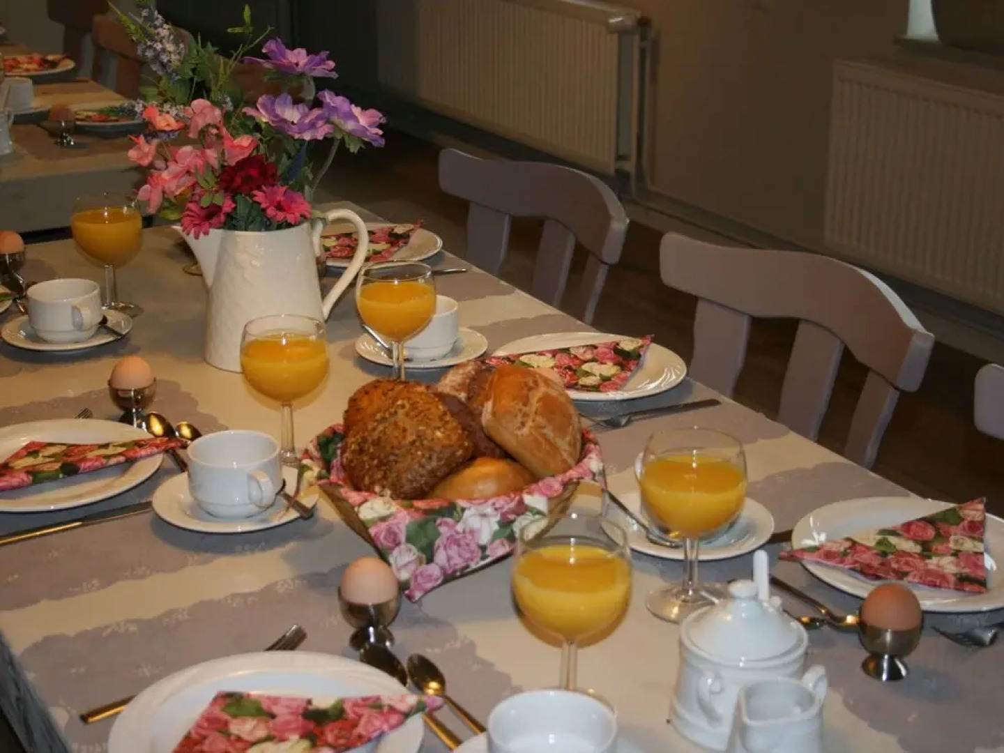 Opulent Holiday Home With Sauna, Jacuzzi & Playroom in Backemoor