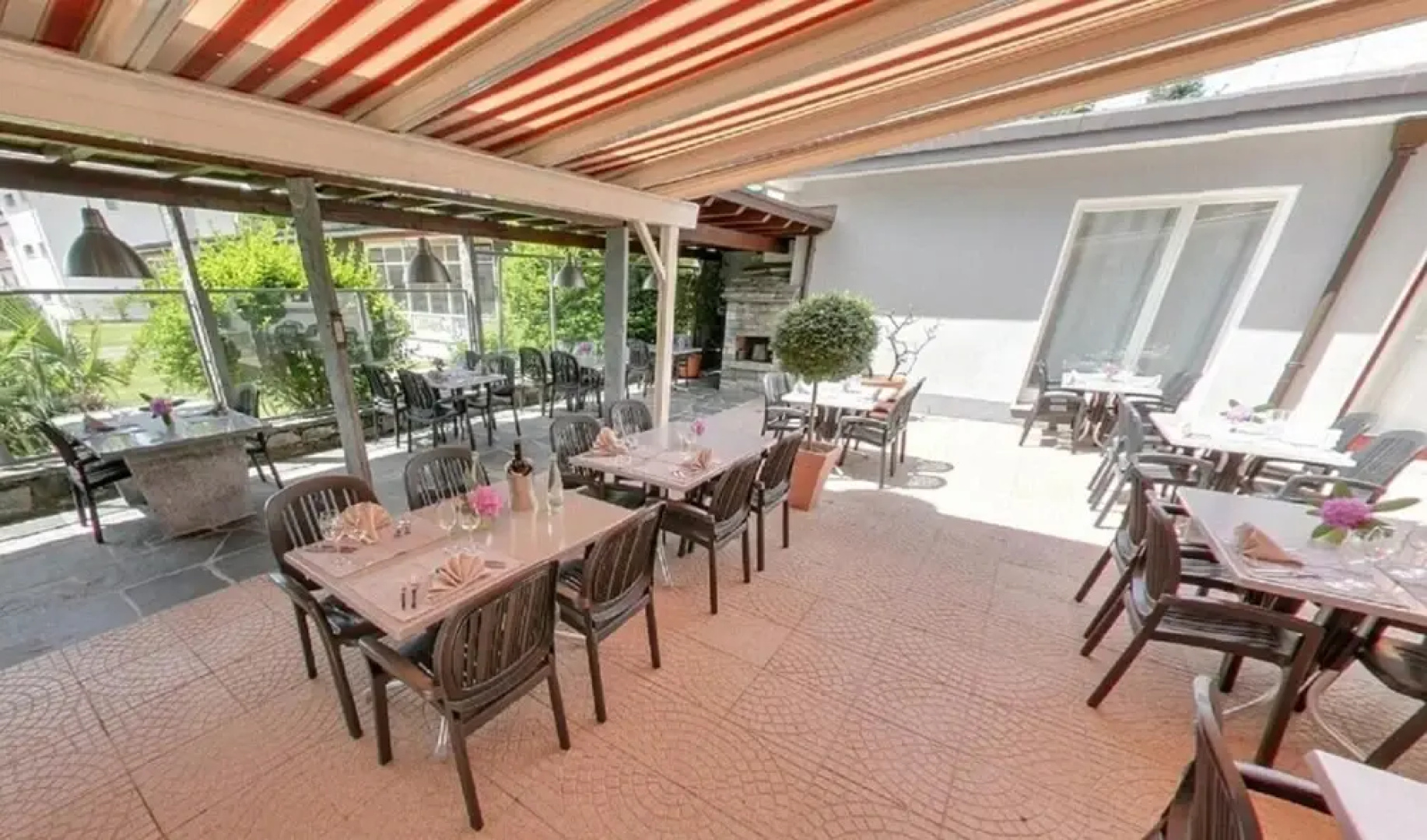 Ascona Lodge, Pool & Garden Retreat