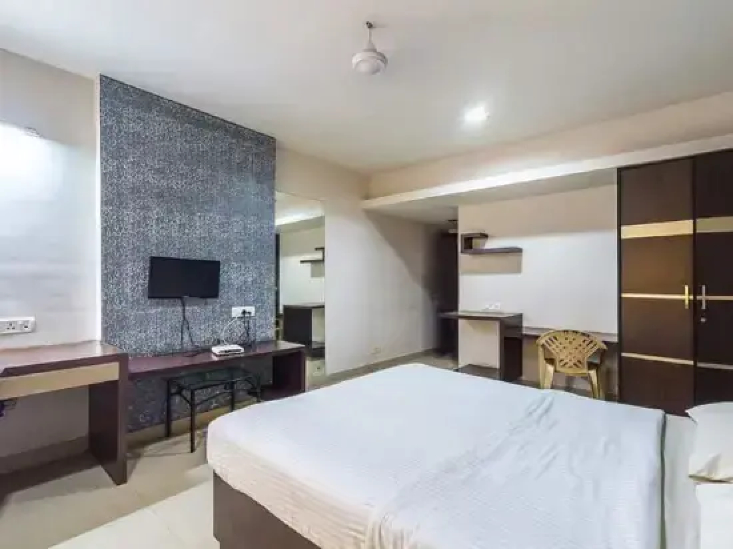 Naveen Regency