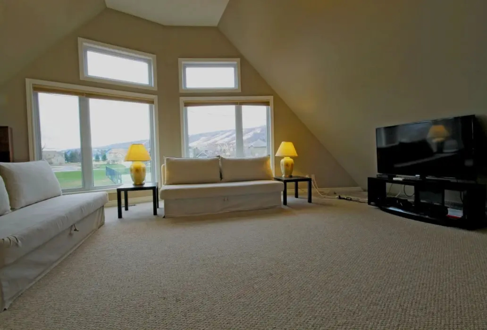 Mountain Views, Steps to BM Village, Hot Tub, BBQ.