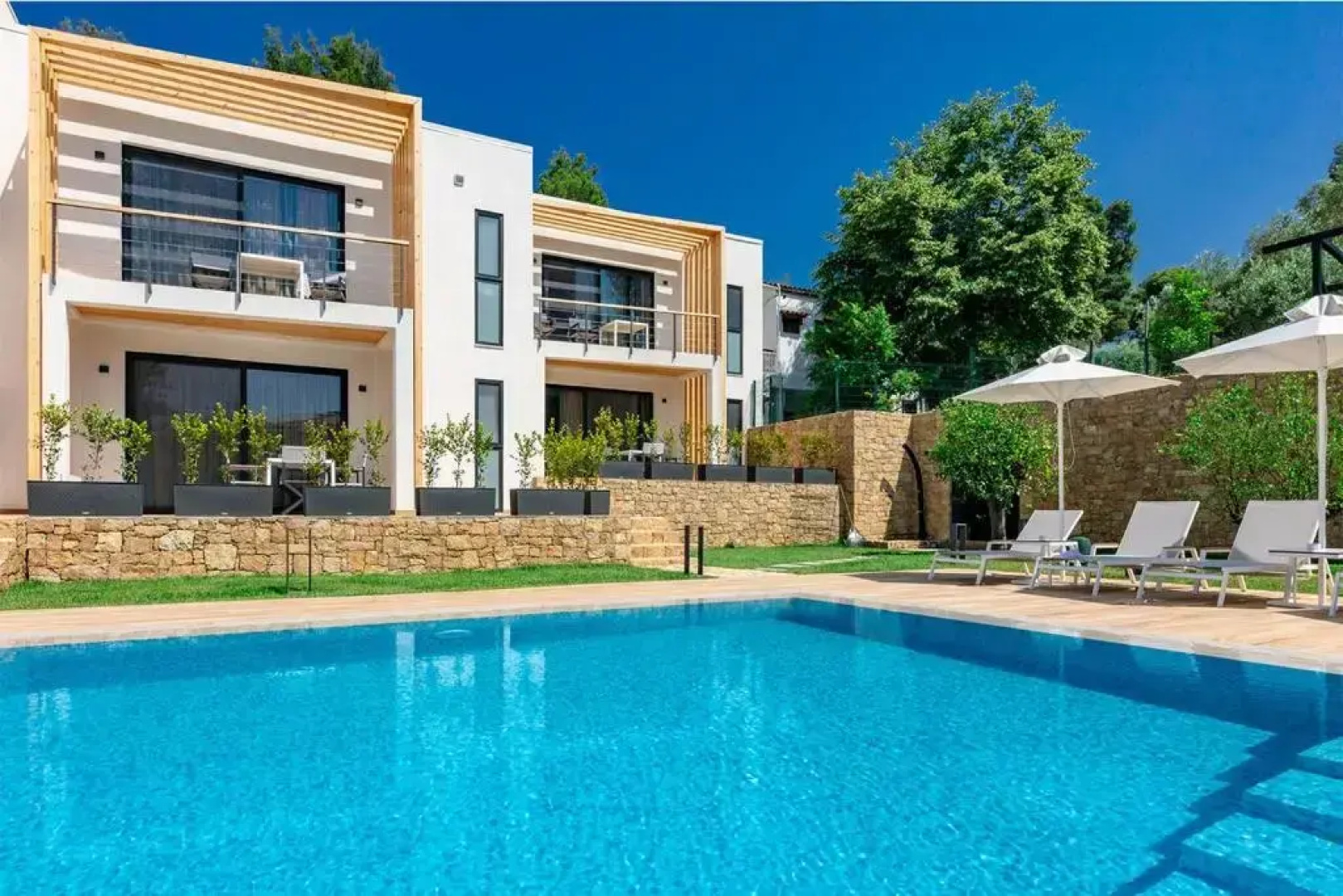 EOS Luxury Suites