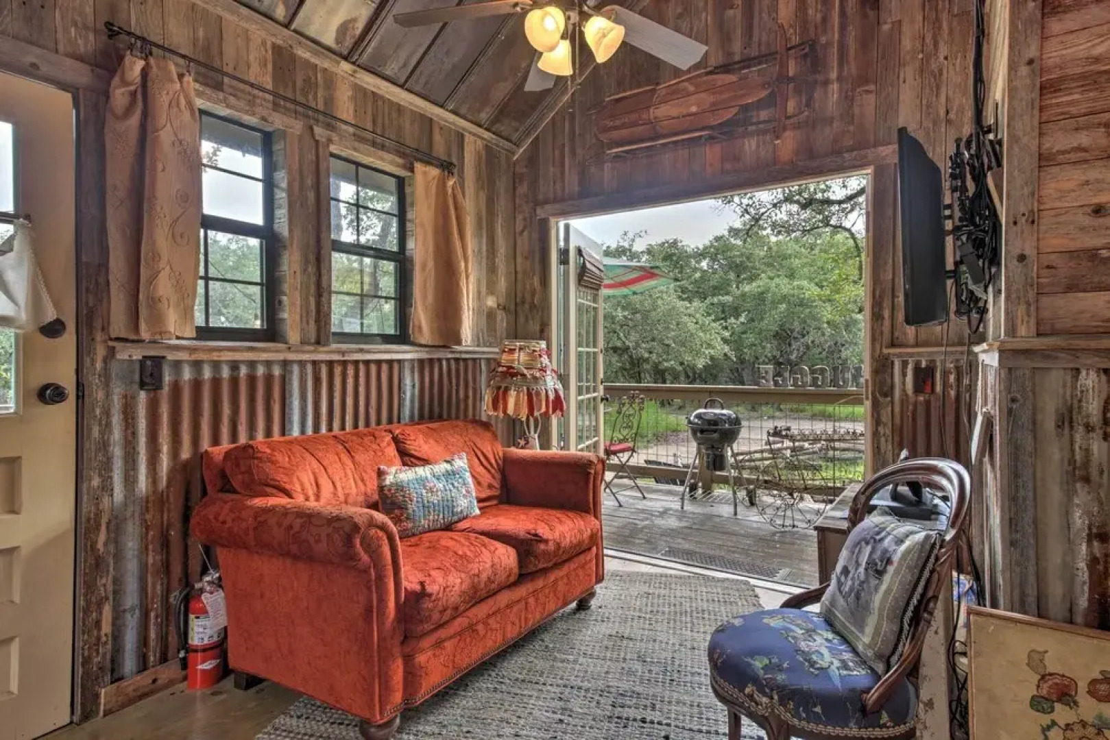 Snuggle Inn Wimberley Cabin w/ Fire Pit + Deck