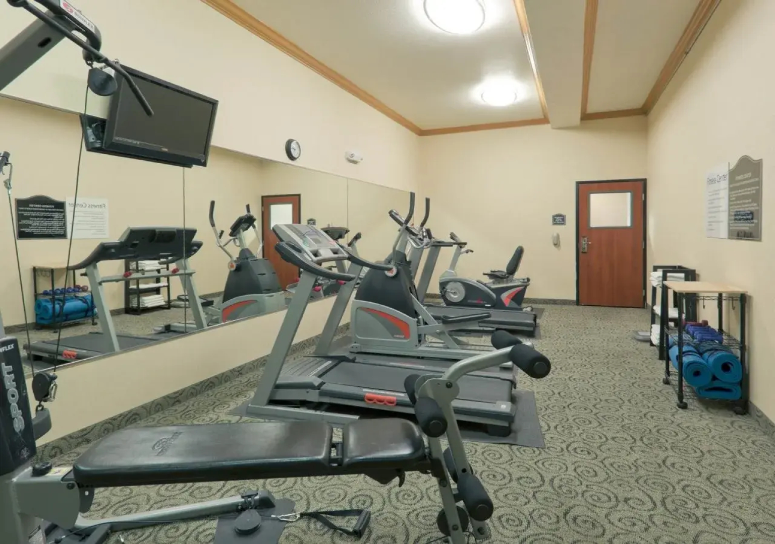 Holiday Inn Express and Suites Bakersfield Central by IHG