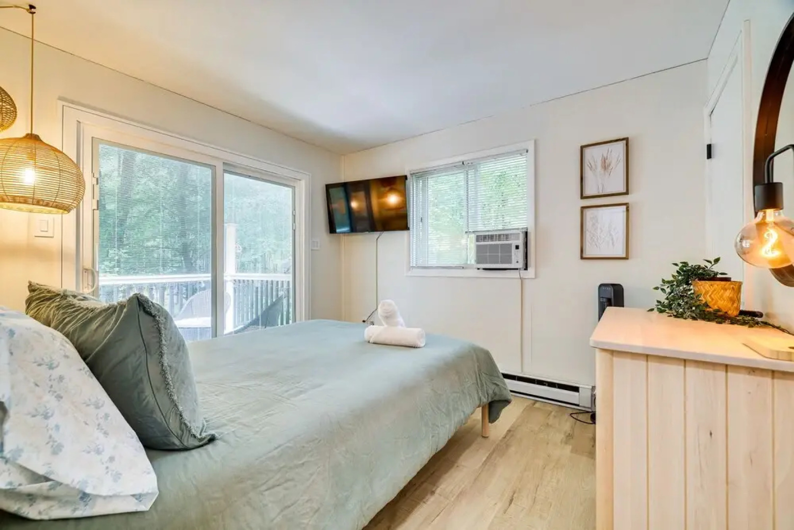 Lake Access, Fire Pit & Game Room: Poconos Gem