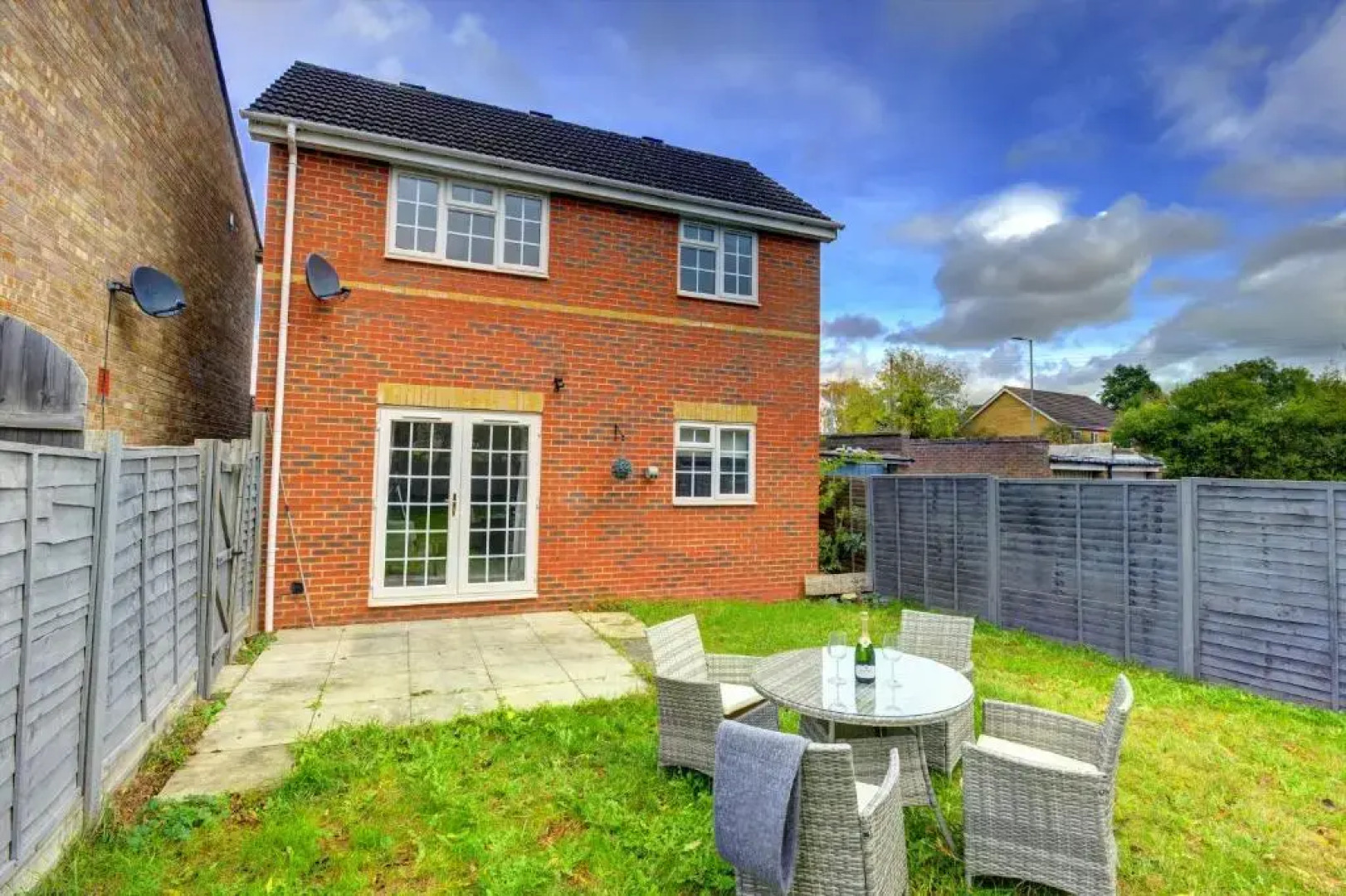 The Snagge I eco-Serviced Accommodation I A Cute Detached House I Large Garden I Pet Friendly I Free Parking I By SILVA