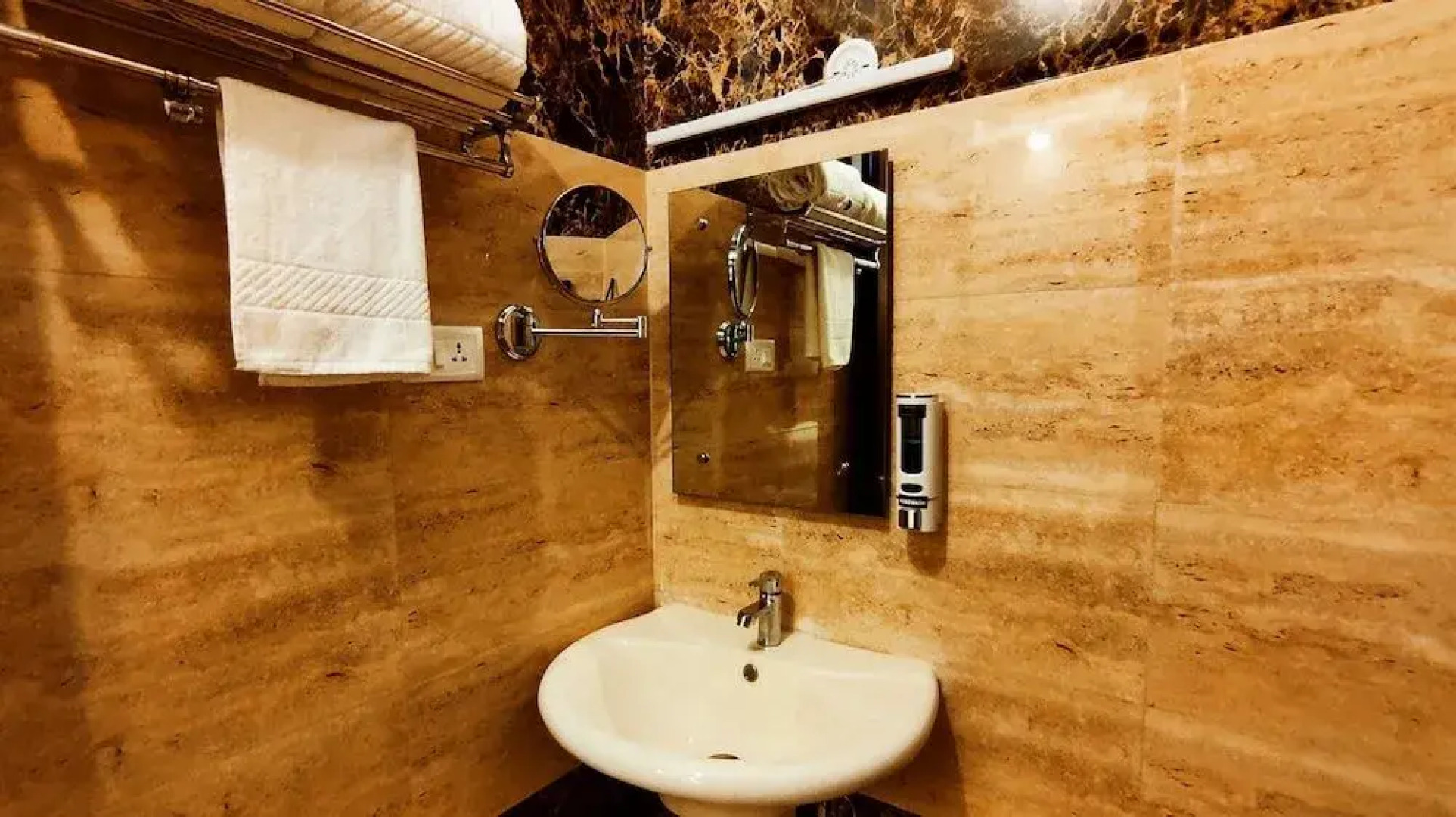 Asapian House - A Luxury Homestay at Moradabad