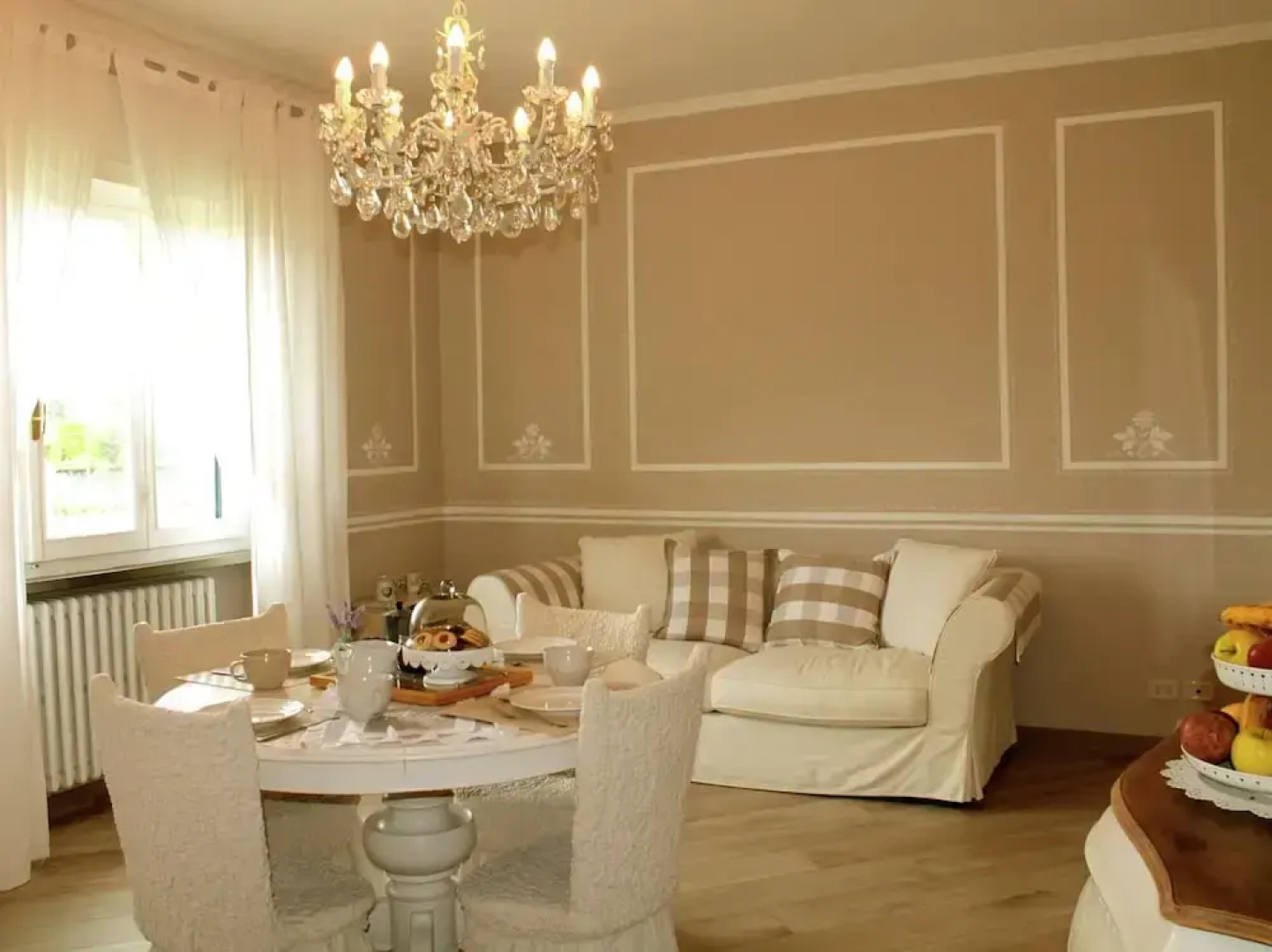 Villa in Montecarlo With Pool and Scenic Views