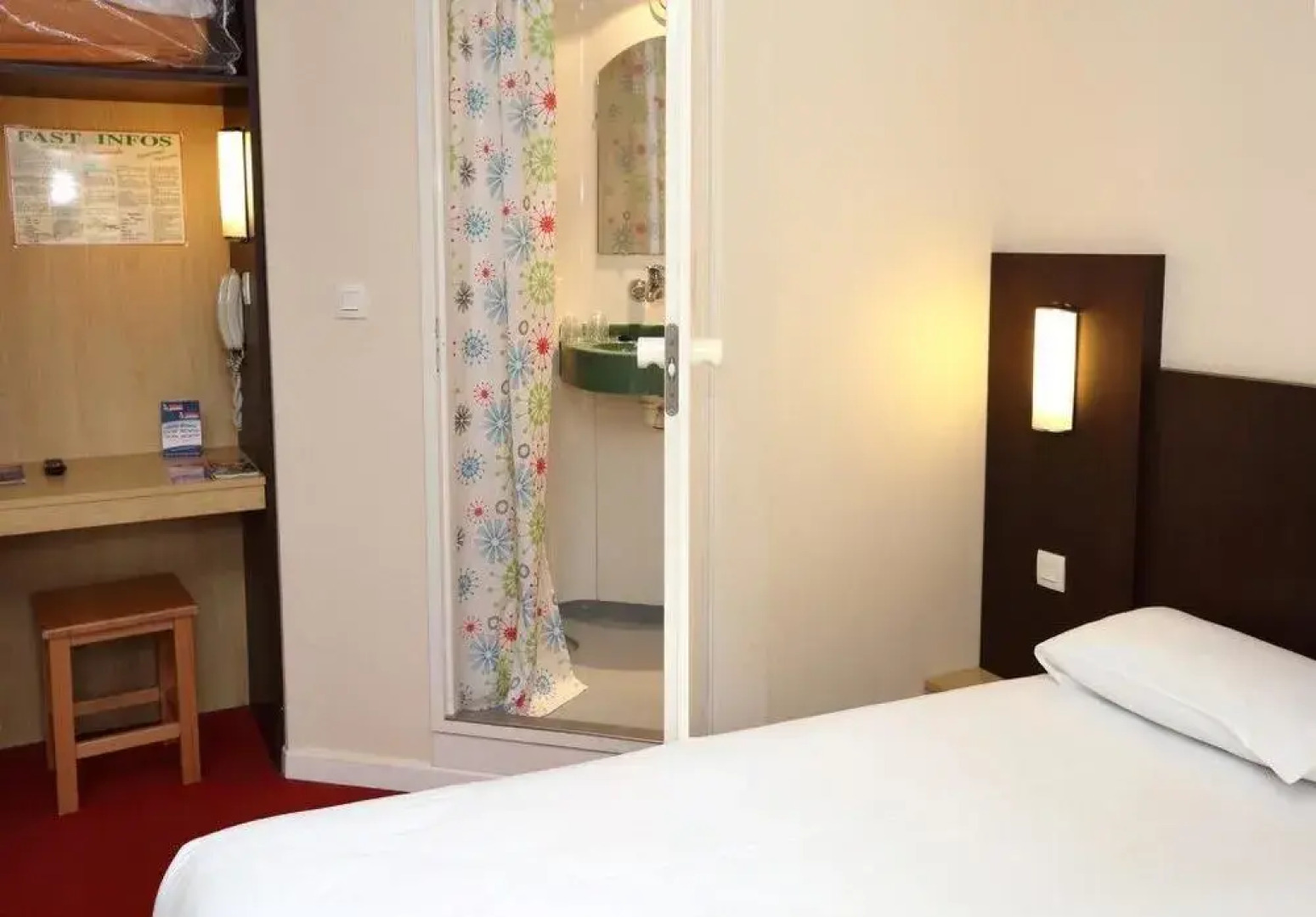 Brit Hotel Essentiel Reims Taissy