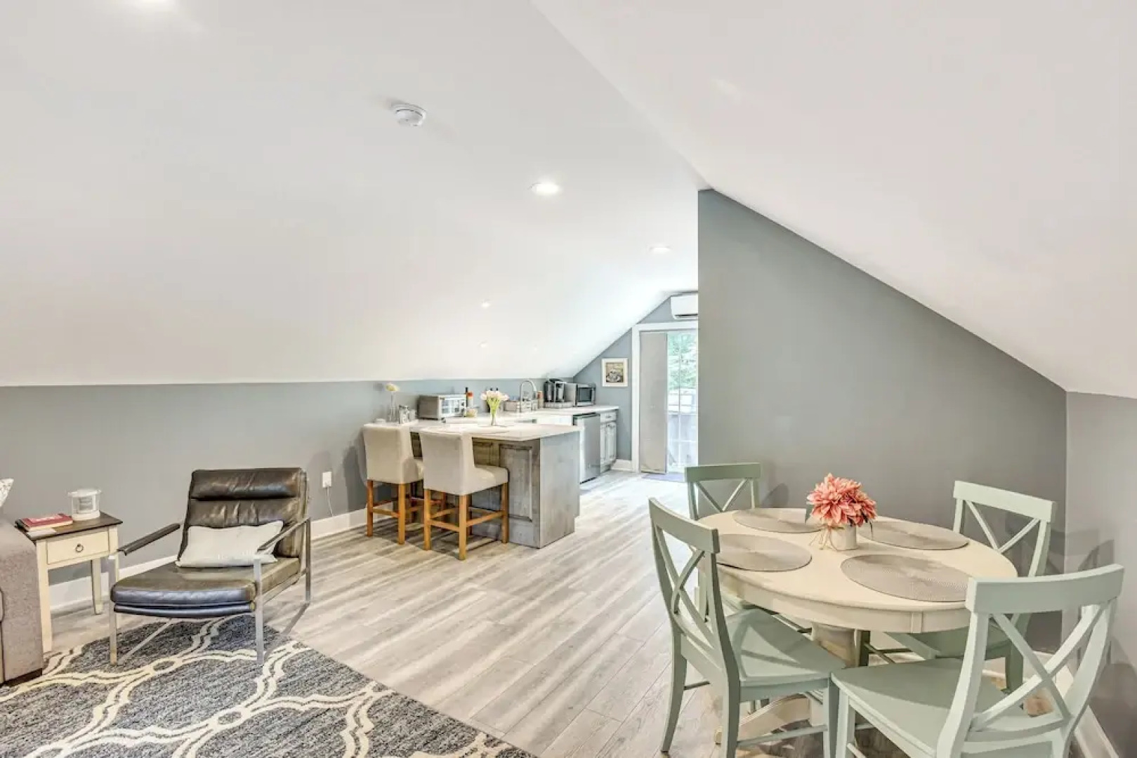 Benton Harbor Apt w/ Balcony + Fire Pit