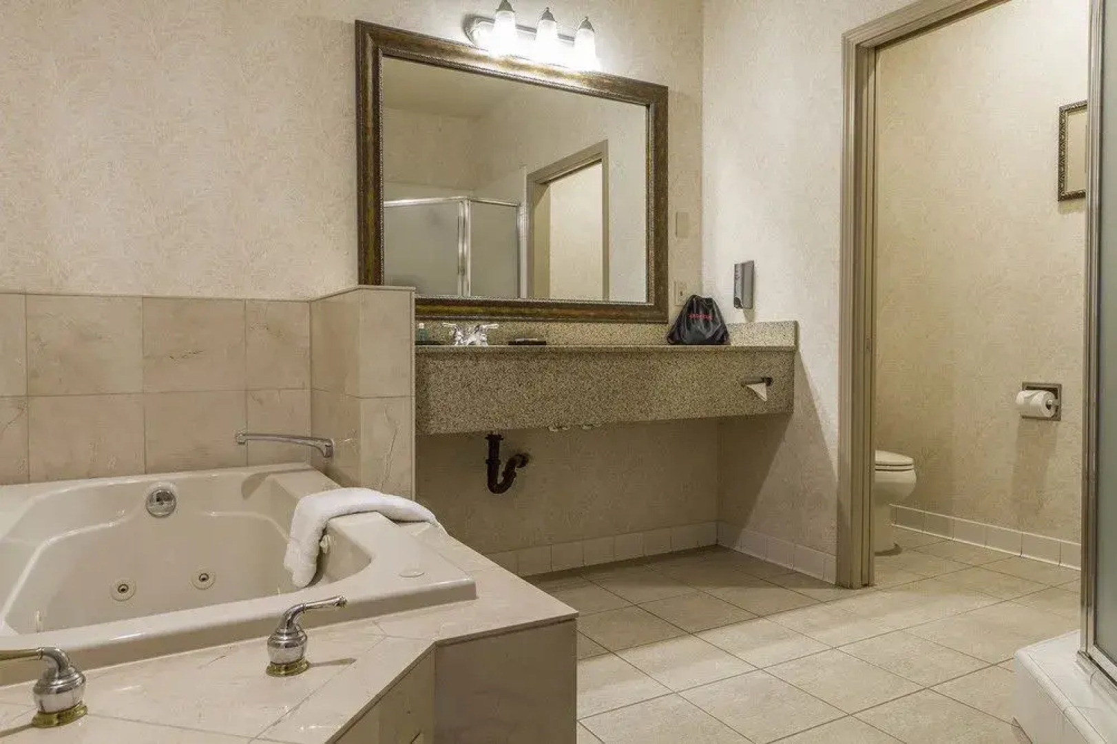 Best Western Plus Dixon Davis