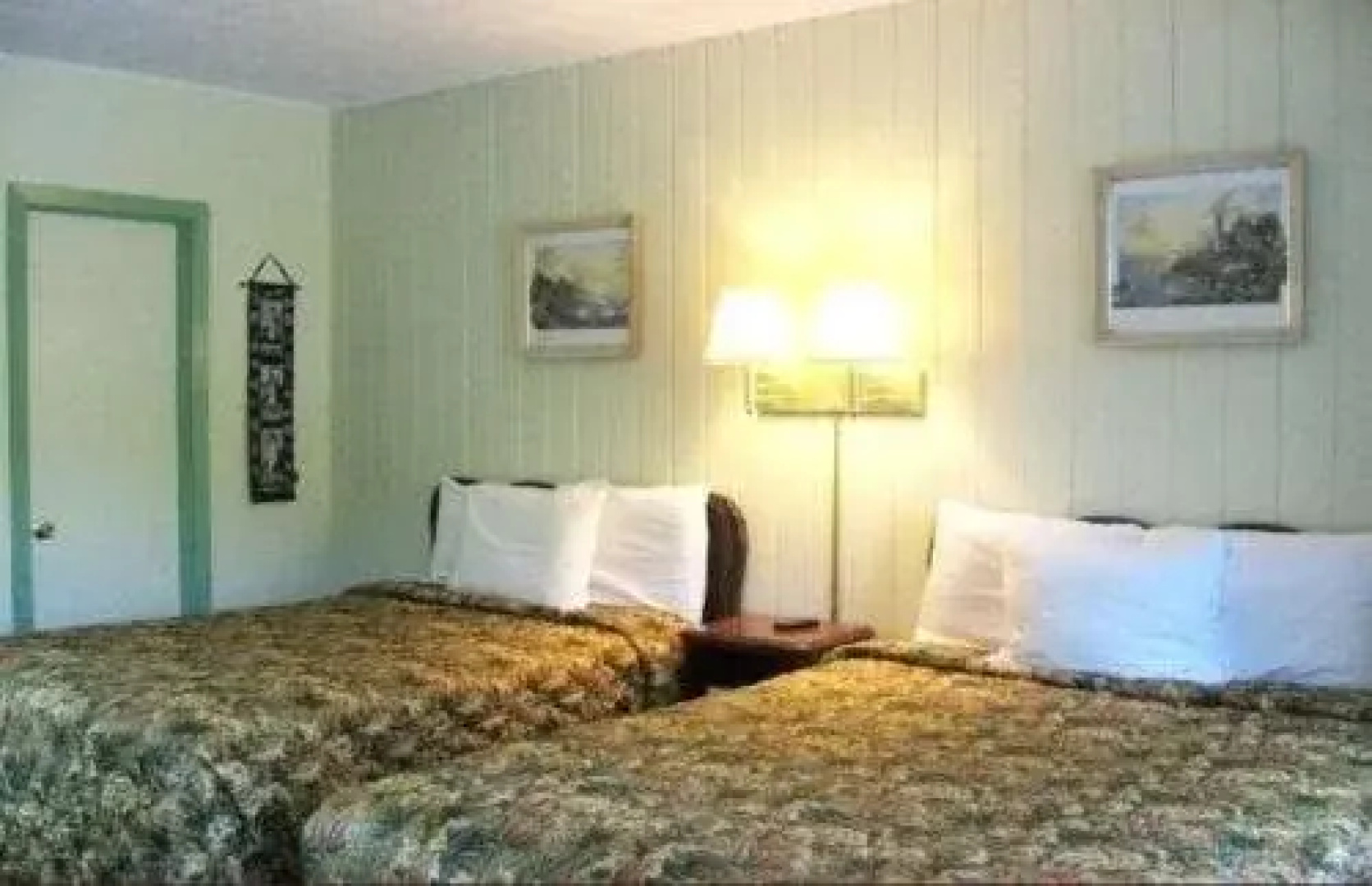 White Columns Motel