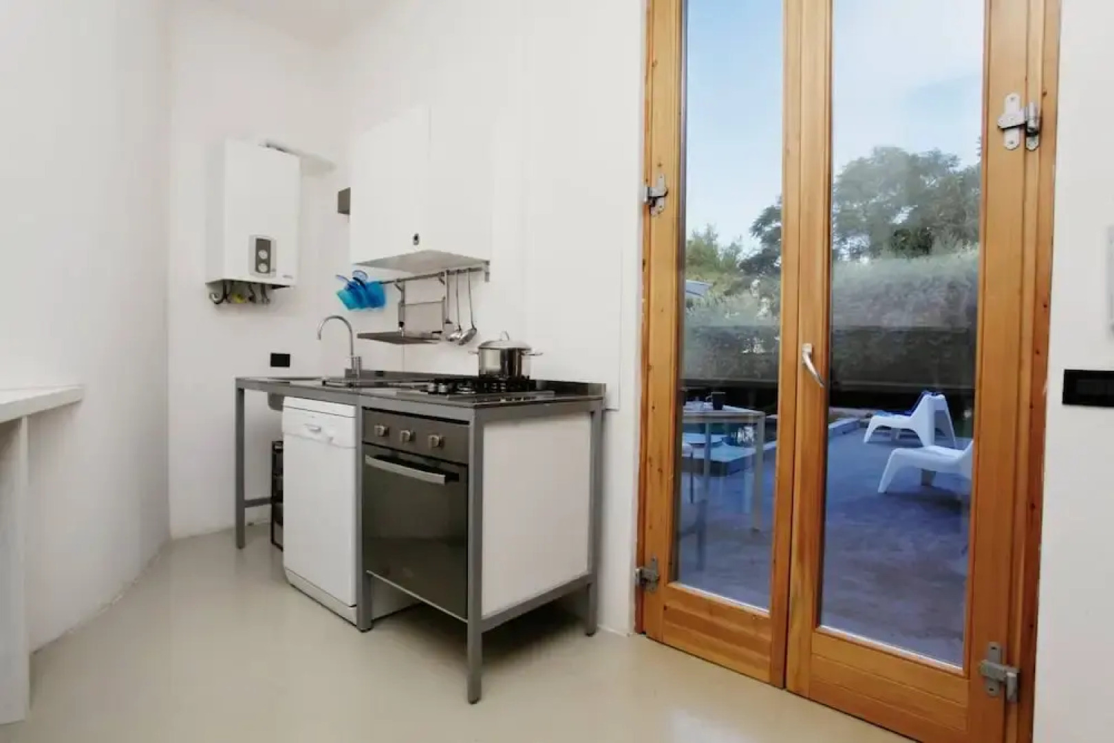 Villa With Pool Garden Near The Sea