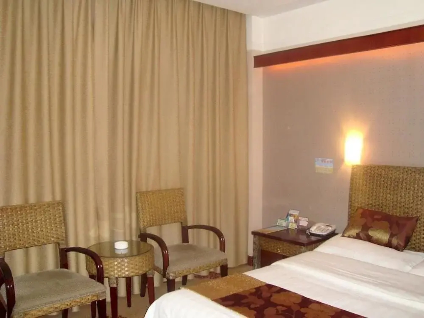 Qujing Derun Hotel
