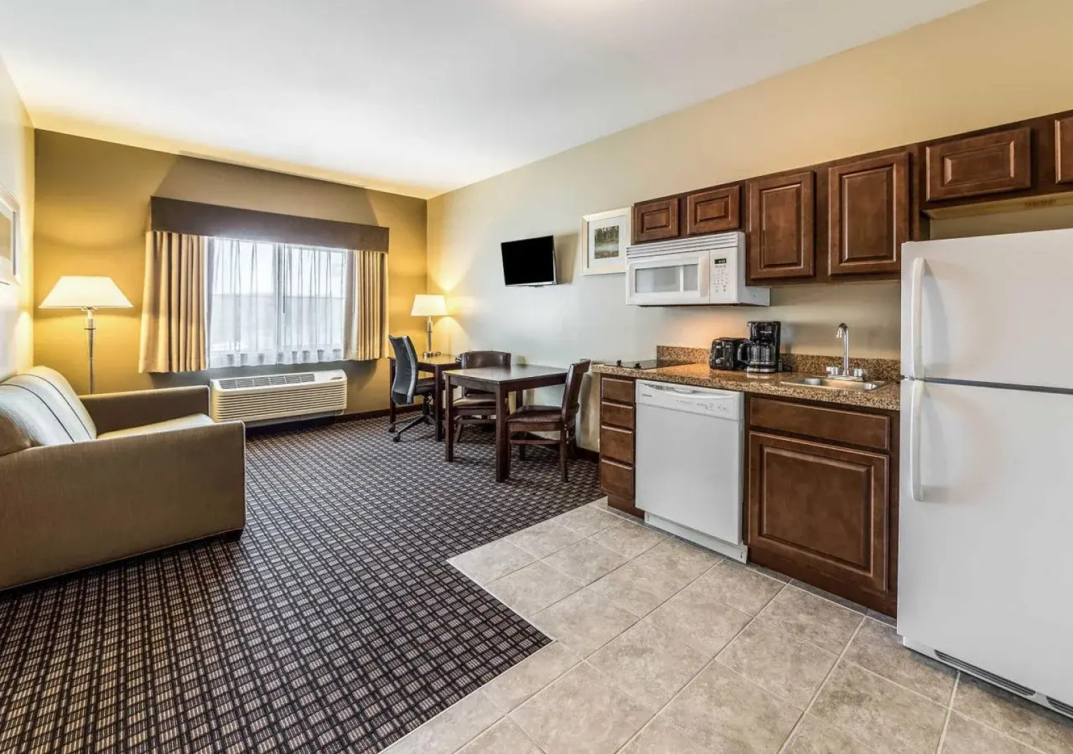 Comfort Inn & Suites Barnesville - Frackville