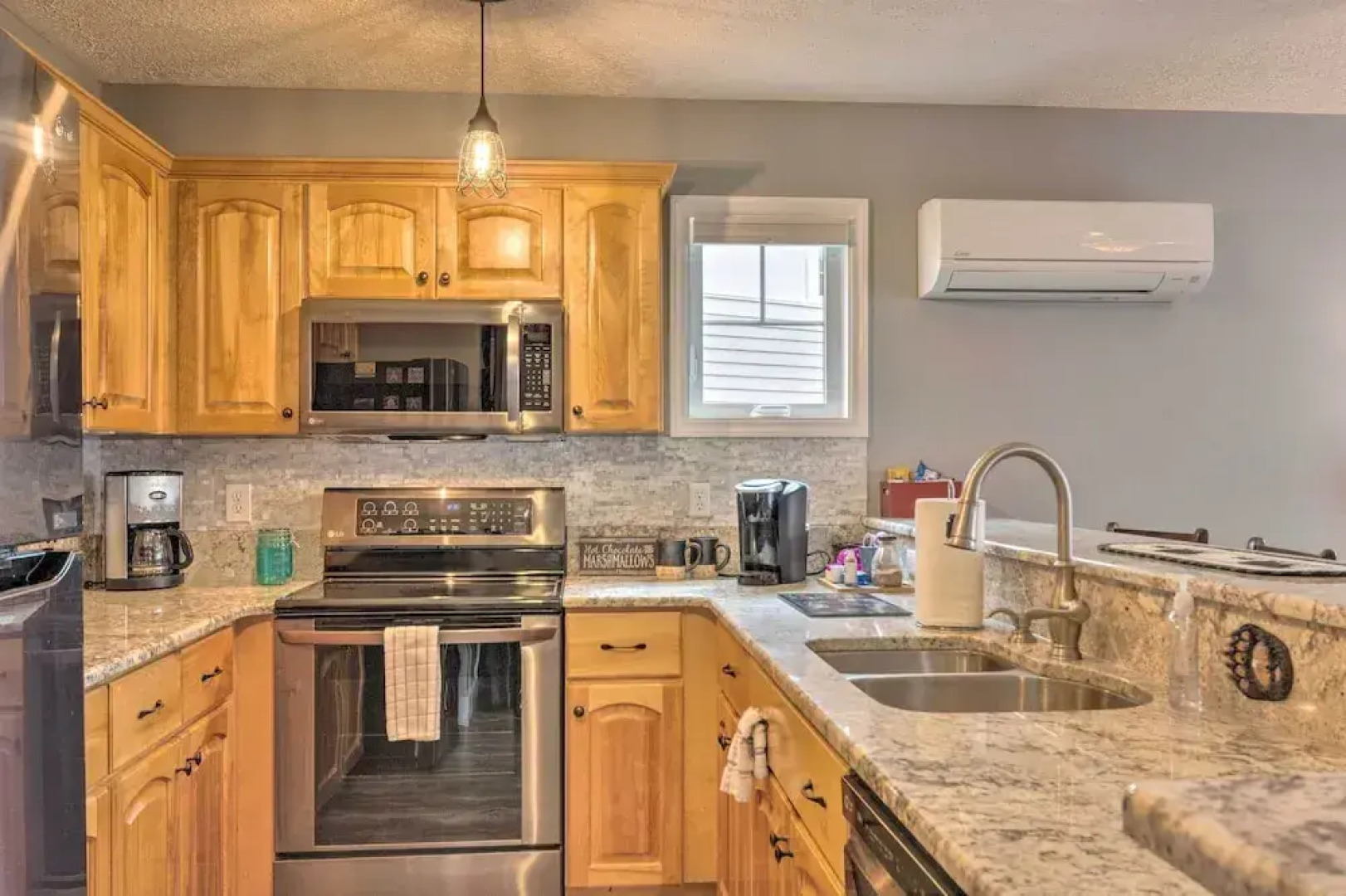 Updated Seven Devils Condo w/ Deck & Mountain View