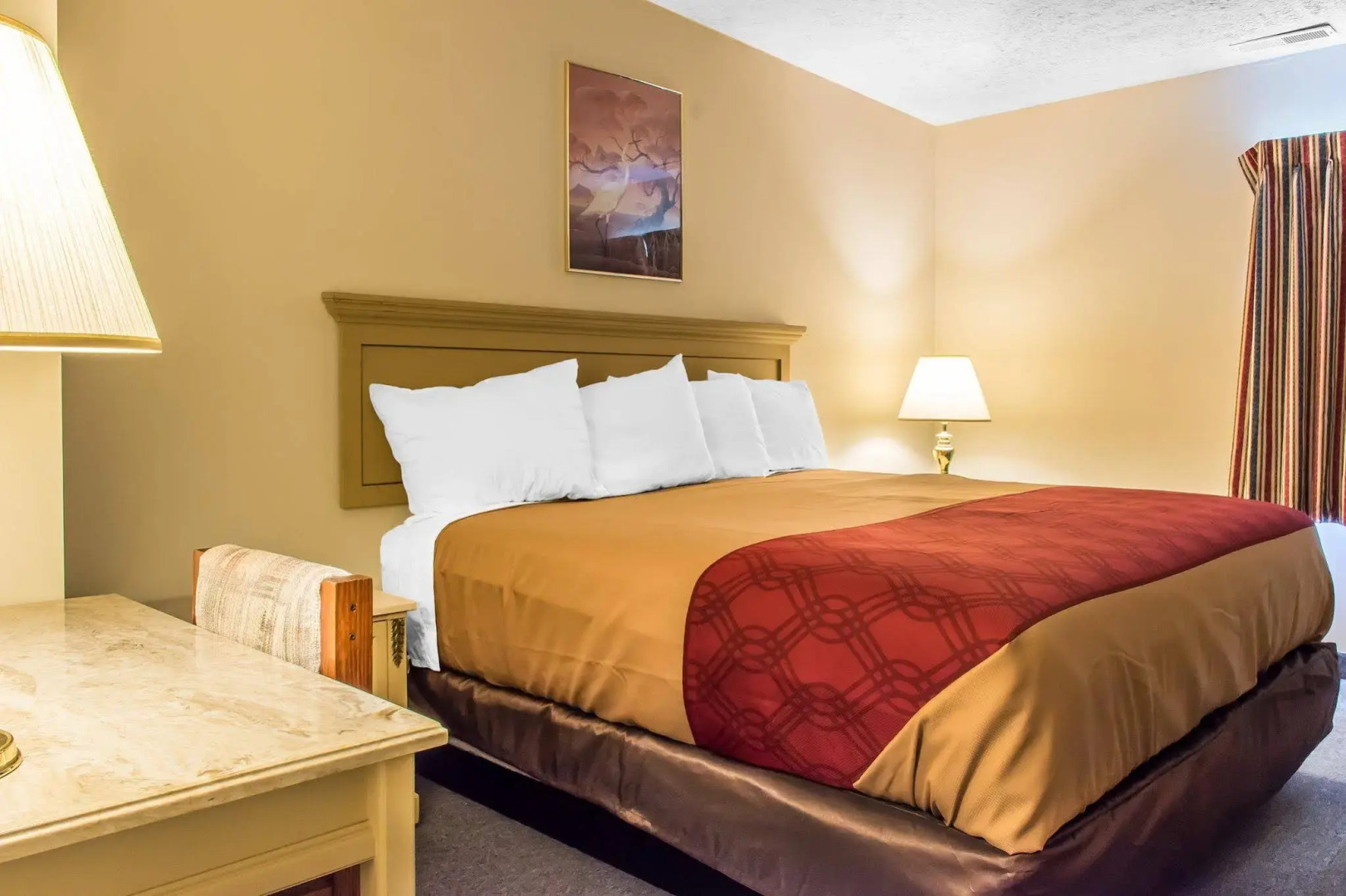Econo Lodge Inn & Suites White Haven