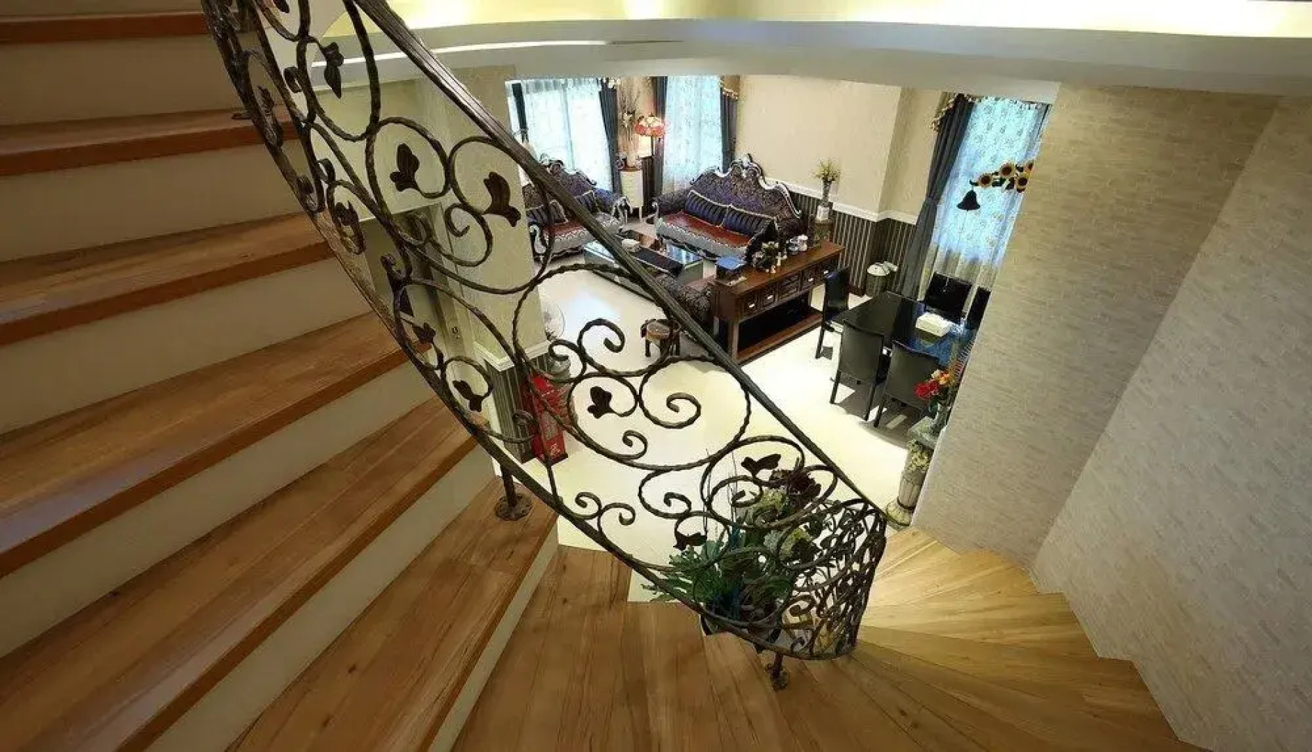 Textile Girl Romantic Homestay