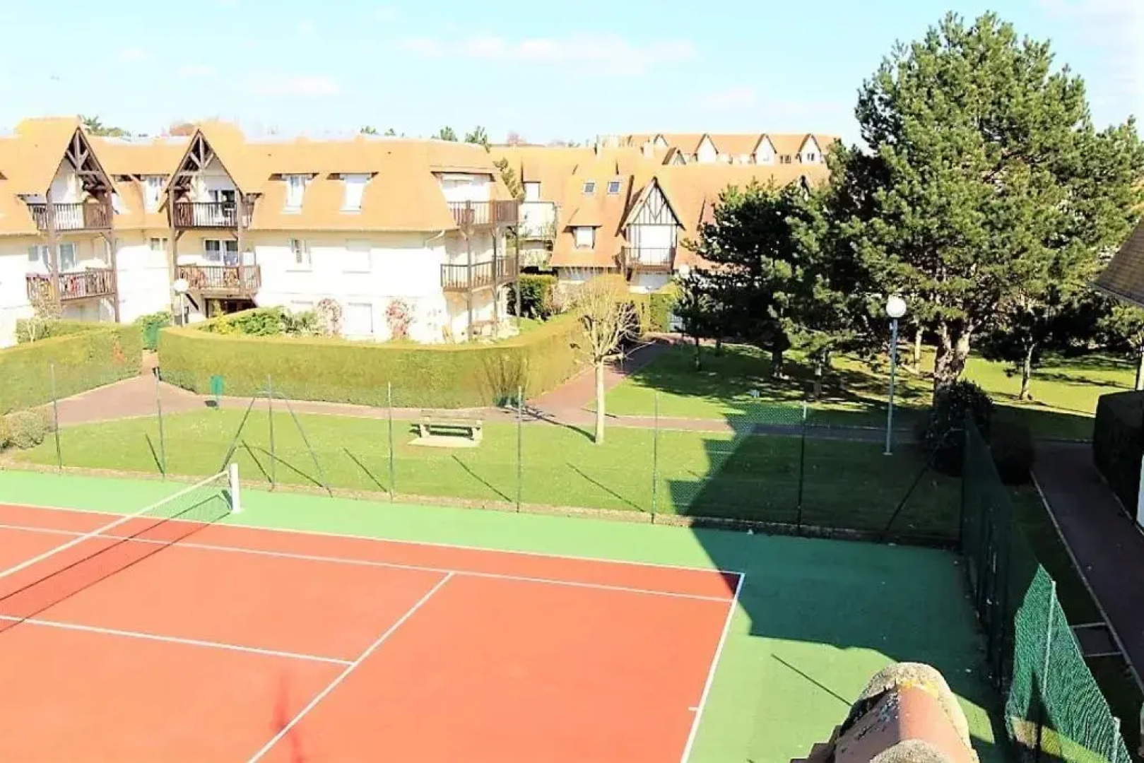 CADRE EXCEPTIONNEL: Duplex Classé 4**** Tennis, Piscine, Parking, Linge inclus, WIFI, Matériel BÉBÉ, proximité CENTRE