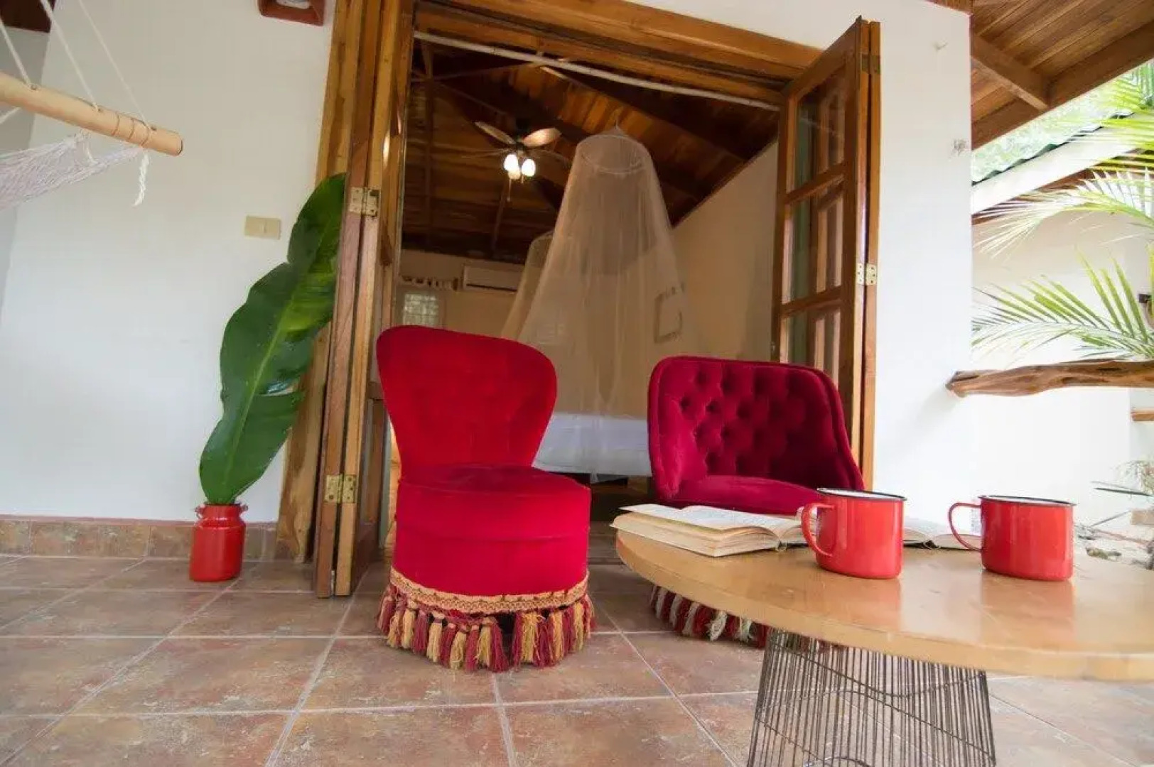 Makanas Beach Bungalows