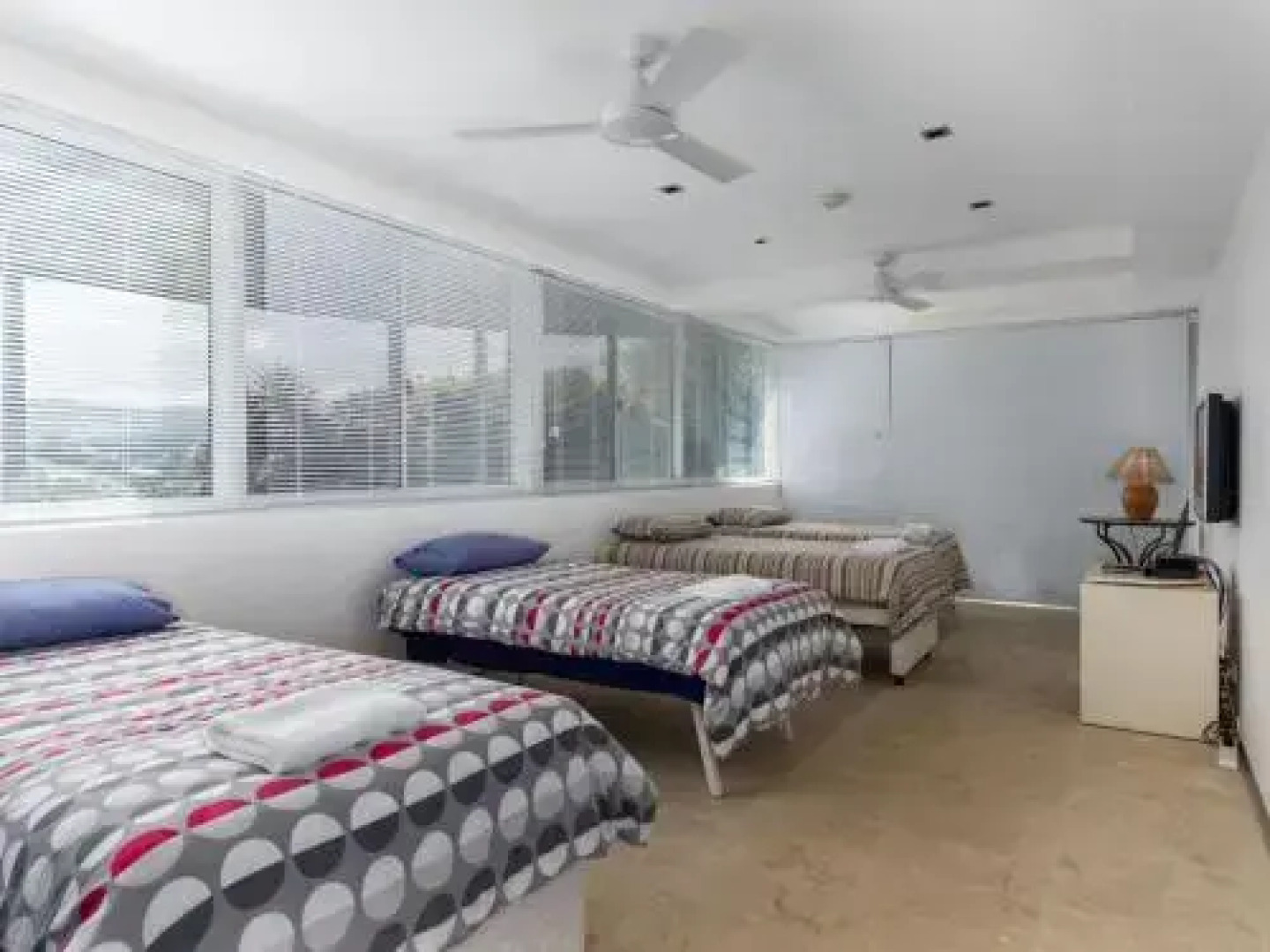 TASMAN DRIVE Gerringong 4pm check out Sundays