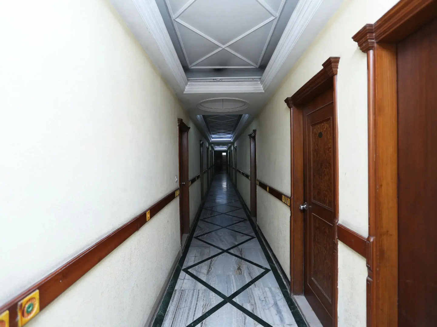 OYO 16647 Hotel Batra Palace