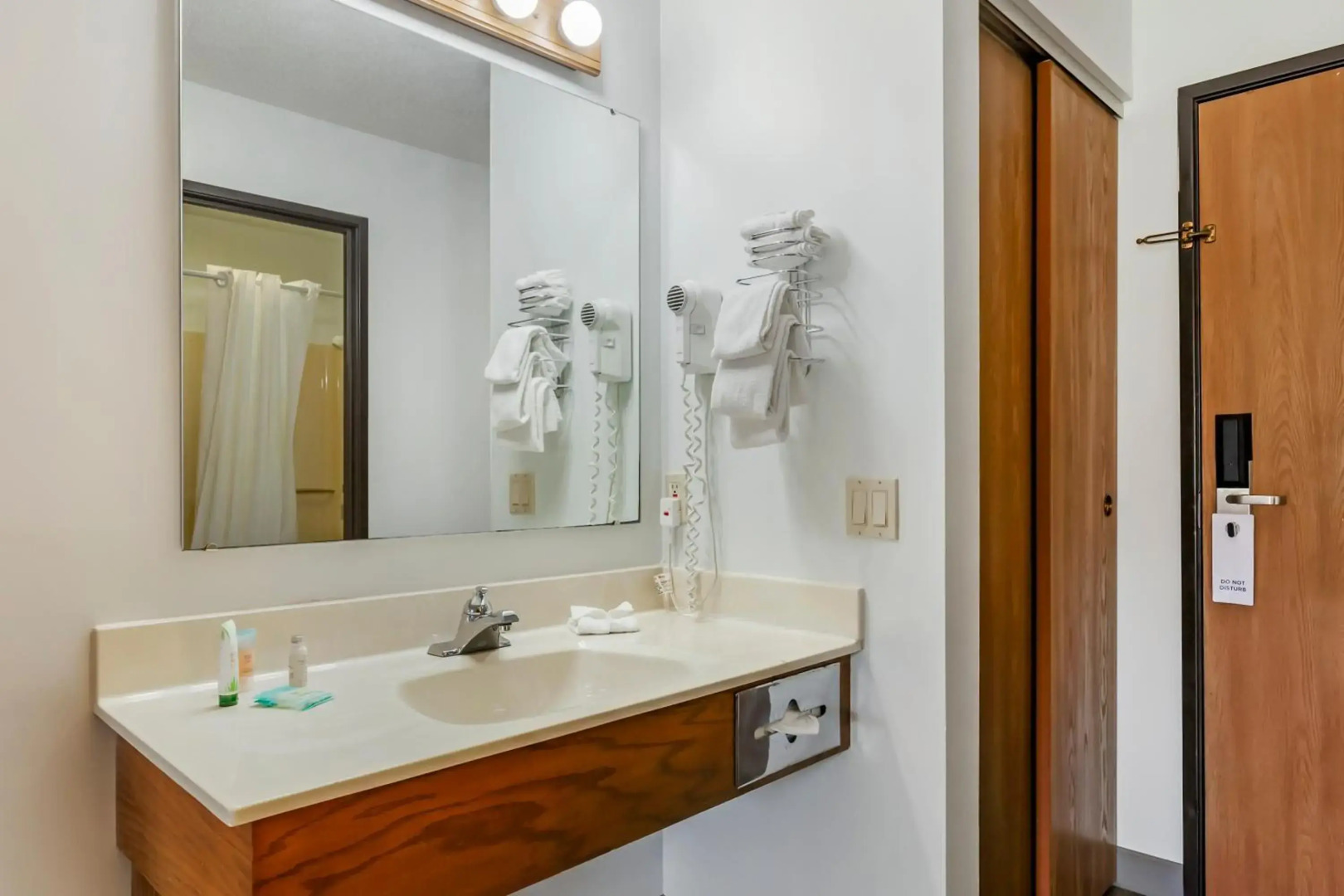 Polynesian Hotel & Suites Wisconsin Dells/Lake Delton