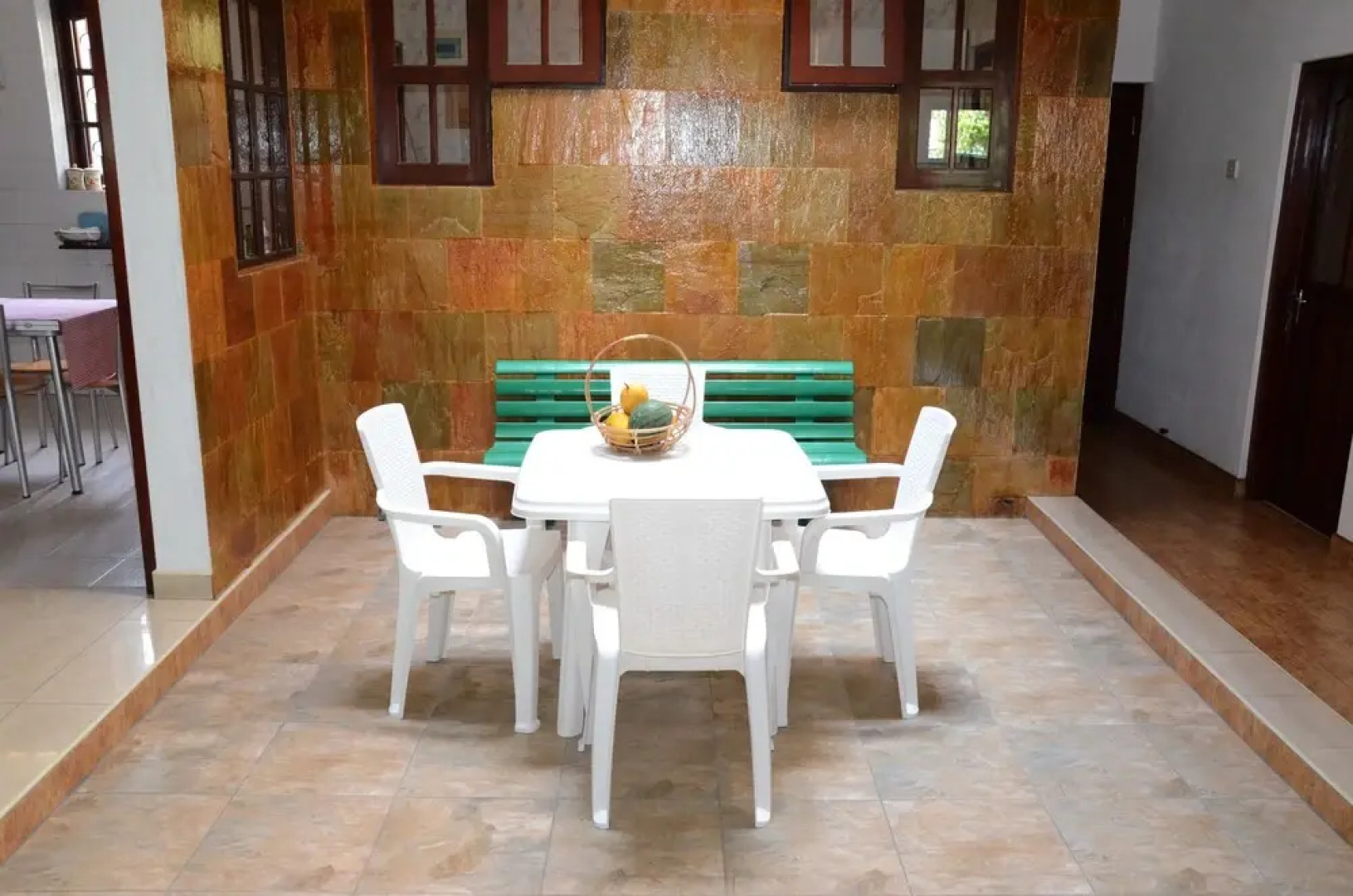 Gondolas Holiday Lanka