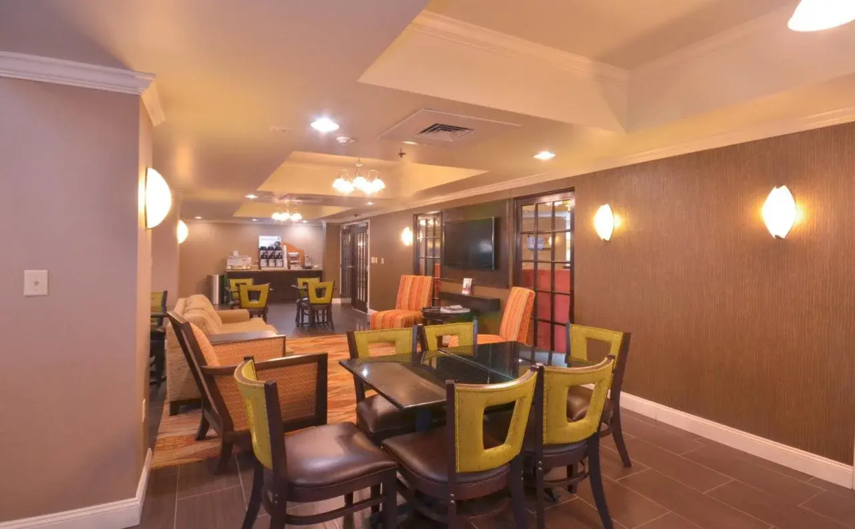 Holiday Inn Express Hotel & Suites Pine Bluff / Pines Mall by IHG