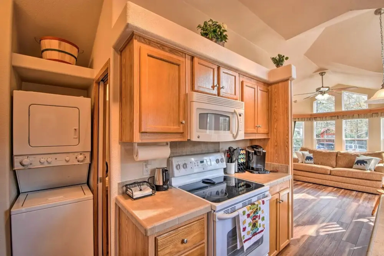 'the Cubs Den' Woodsy Highlands Home: Hike & Ski!