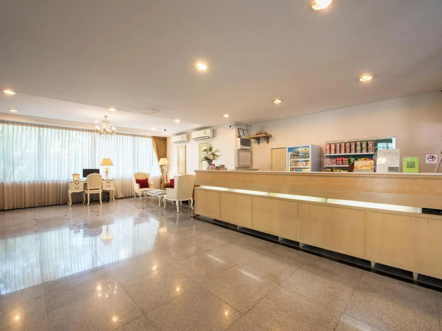 Romance Hotel Srinakarin