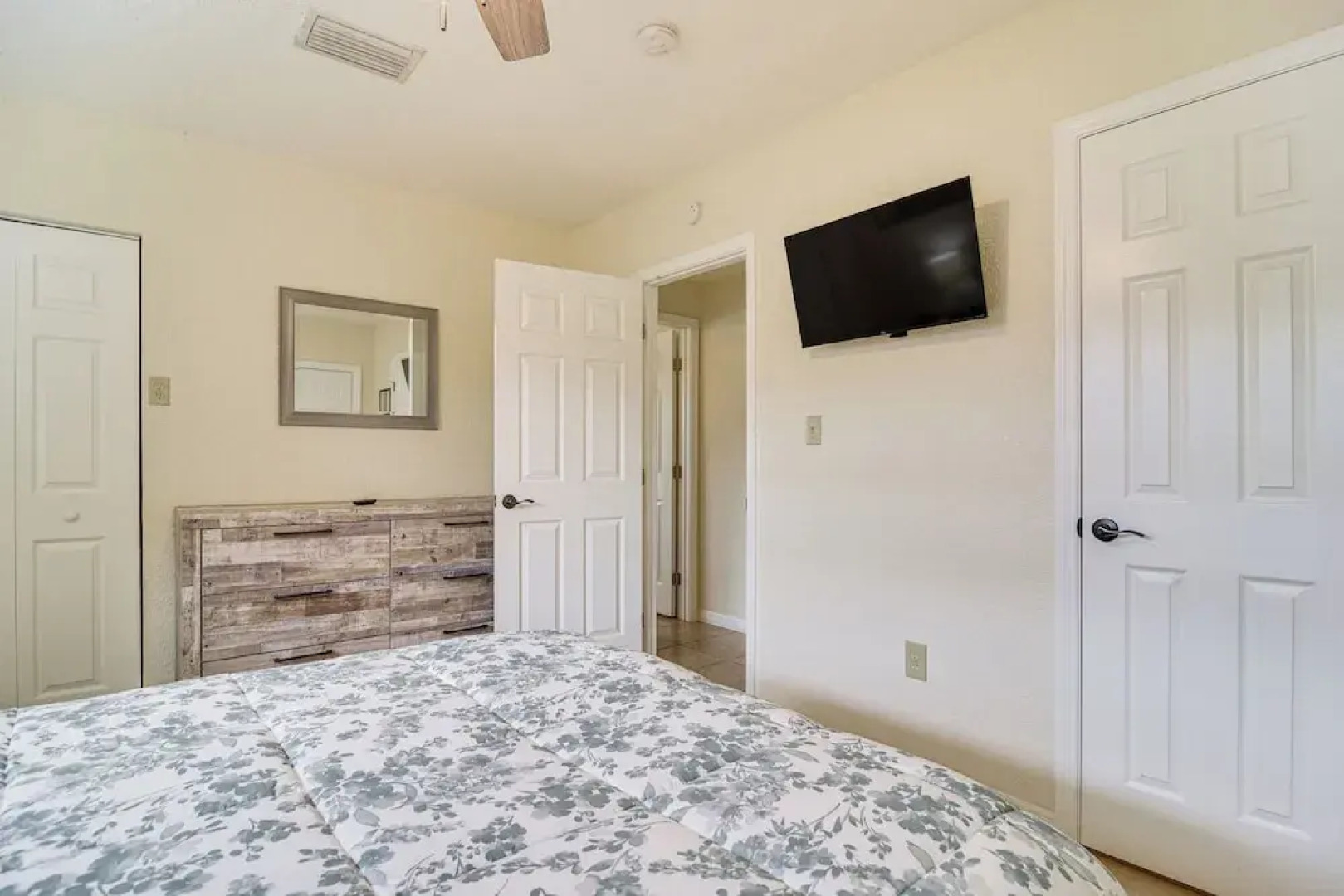 Charming Seminole Home w/ Patio: 6 Mi to Beaches!