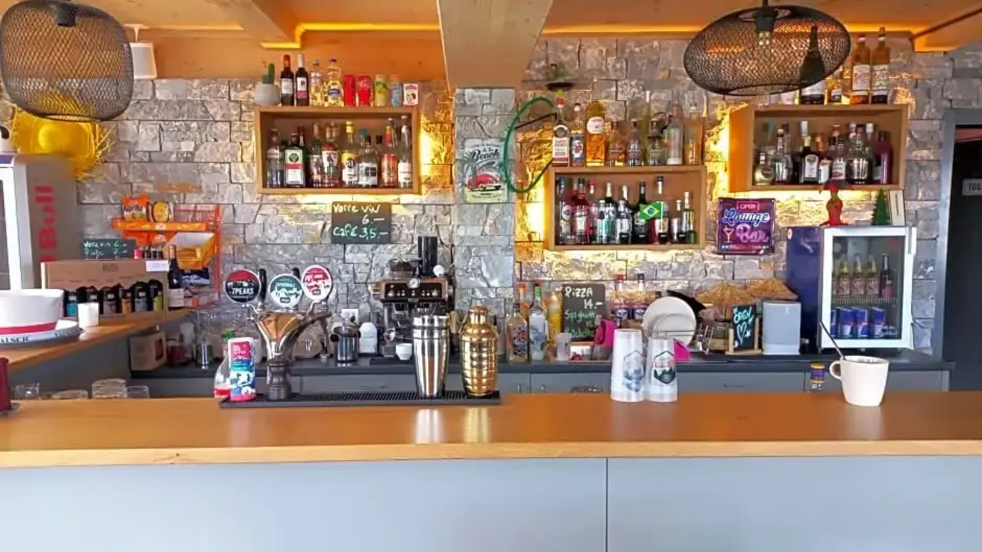 Freeride Hostel & Bar lounge