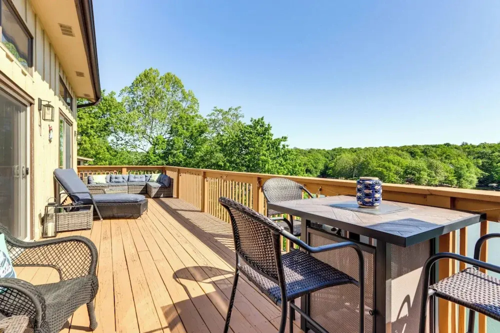 Swim & Boat Docks: Lakefront Gem in Bella Vista!