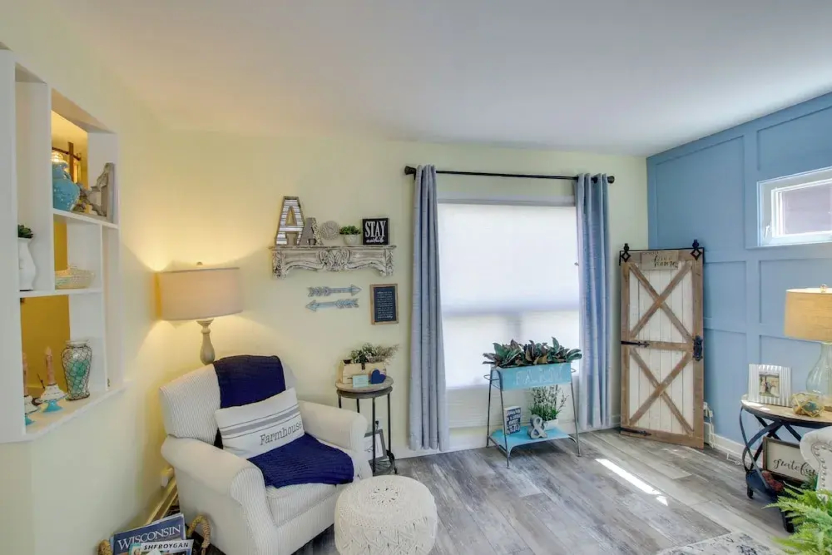 Family Home, 1 Block to Lake Michigan Beach!